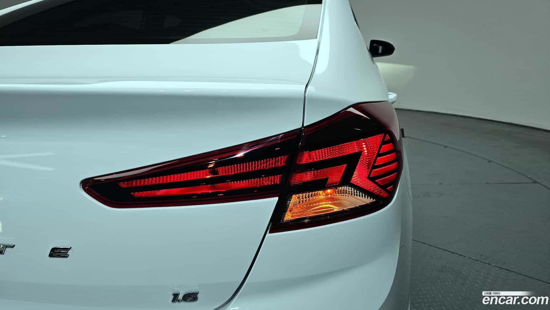 AVANTE Hyundai 2019.0-OUTER-033
