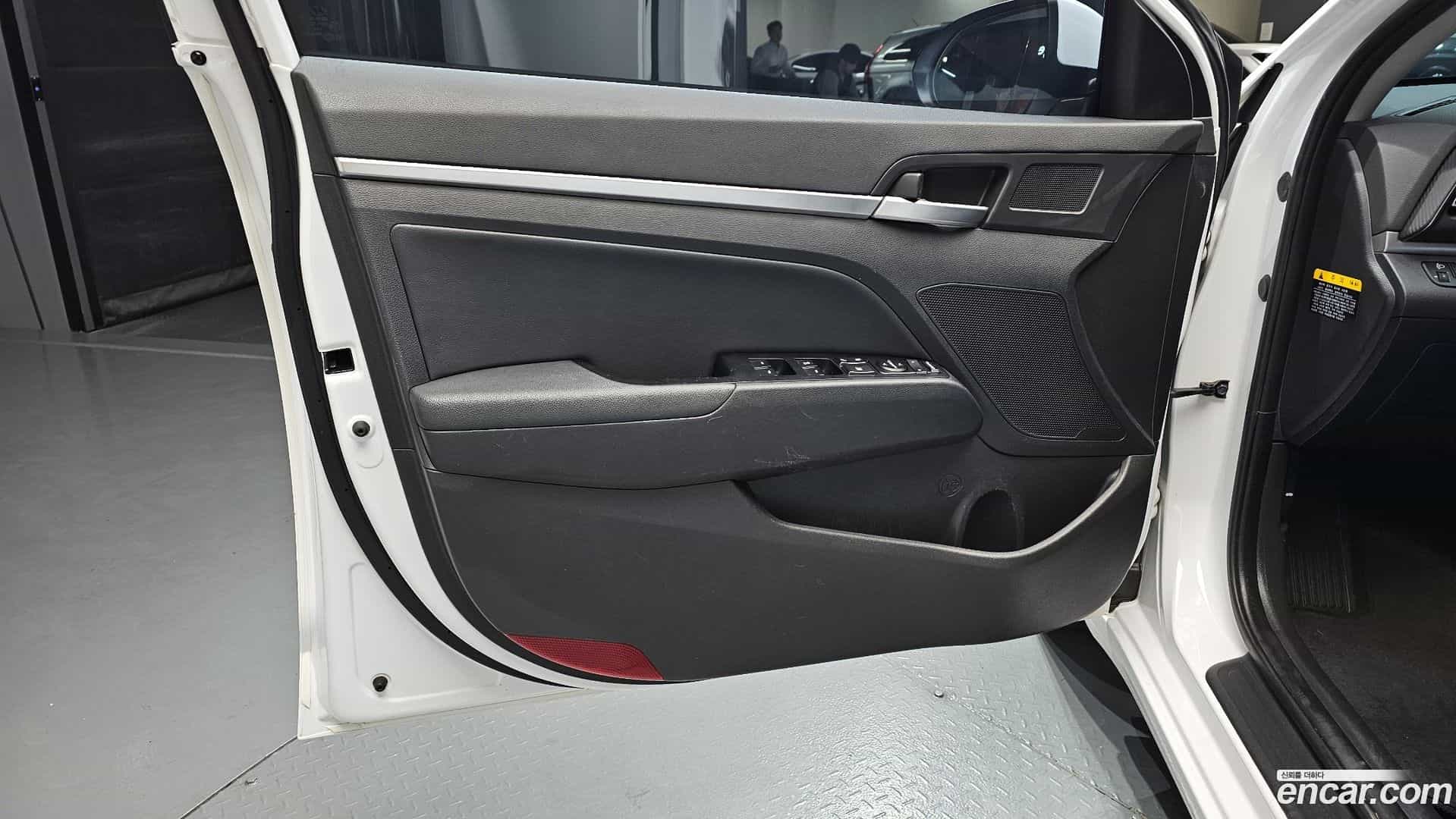 AVANTE Hyundai 2019.0-INNER-034
