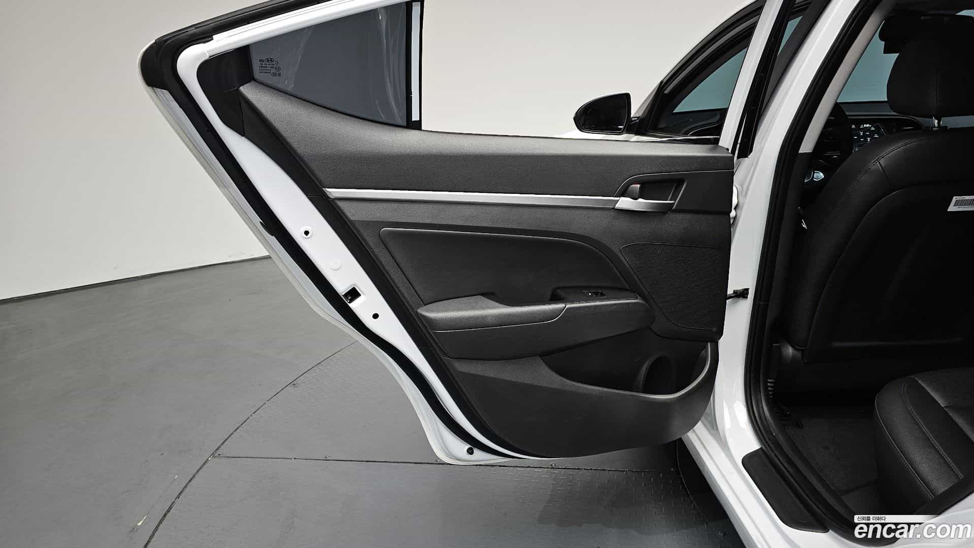 AVANTE Hyundai 2019.0-INNER-035