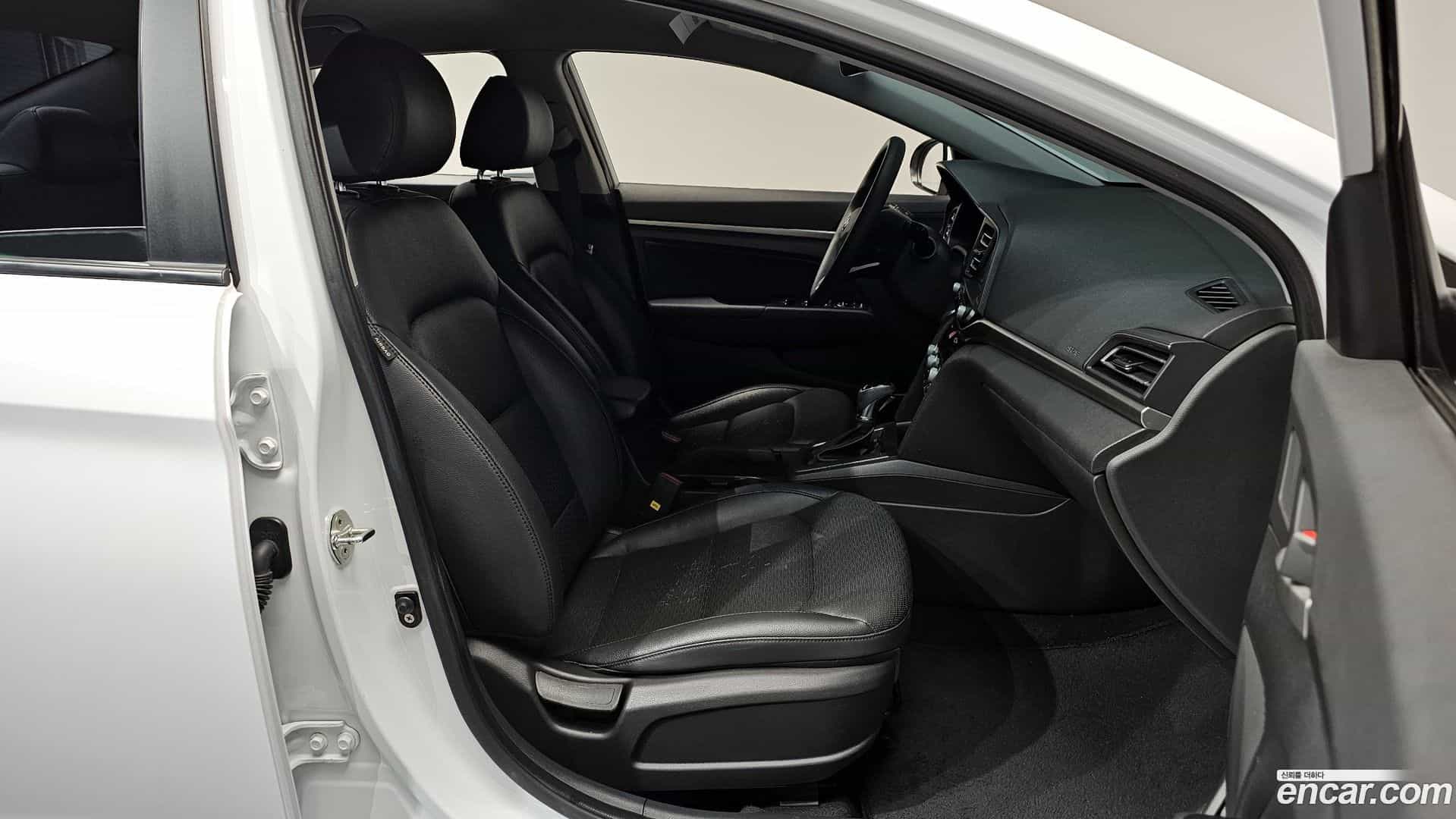 AVANTE Hyundai 2019.0-INNER-036
