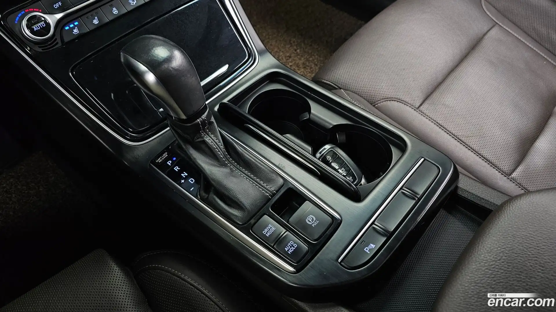 Grandeur Hyundai 2017.0-INNER-009