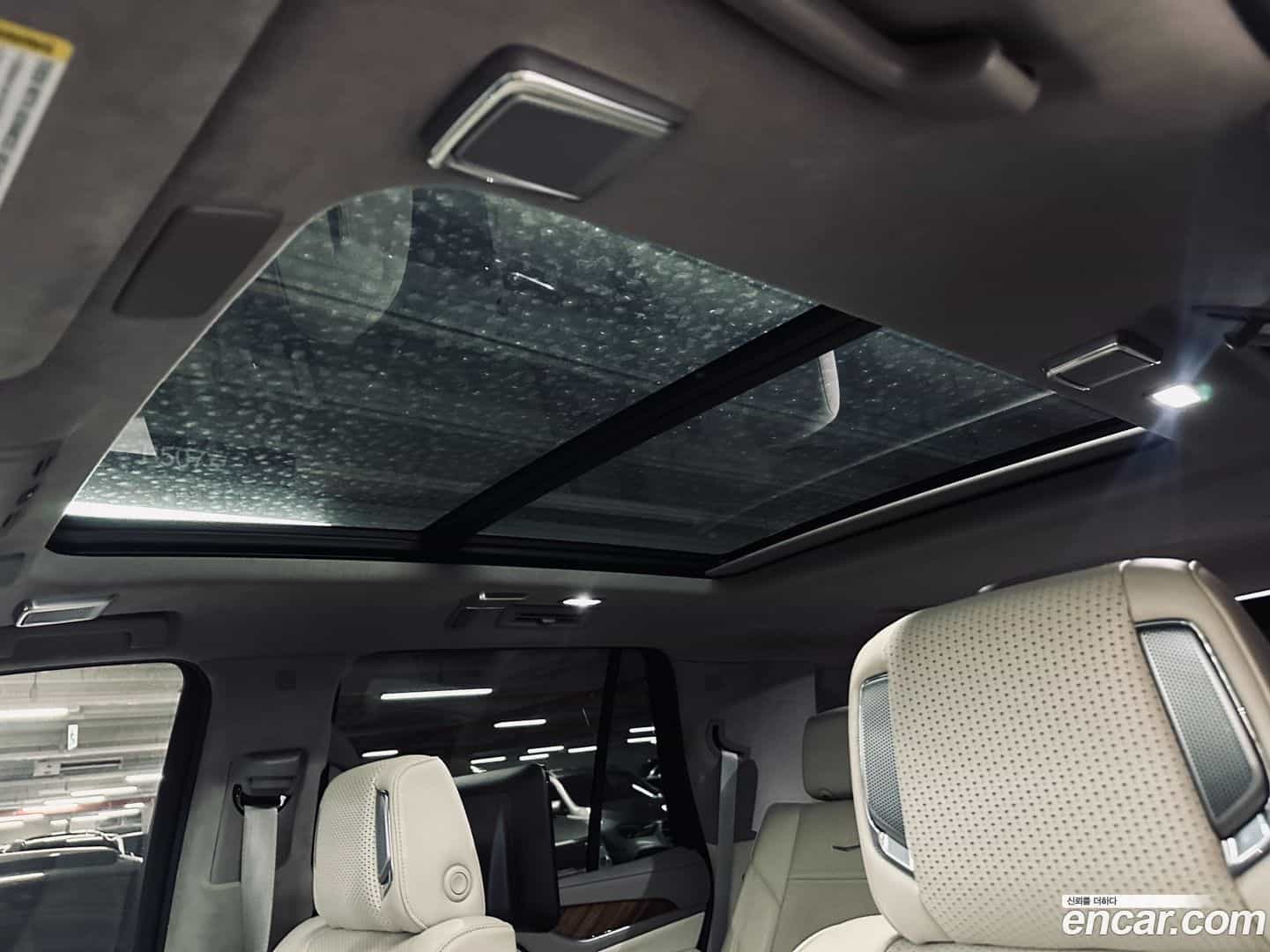 Escalade Cadillac 2022.3-OPTION-022