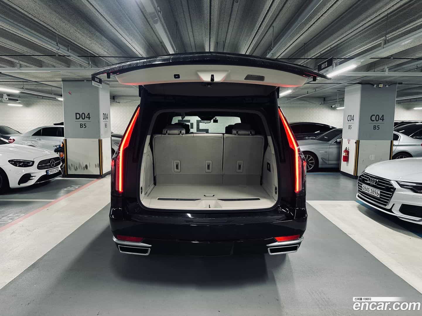 Escalade Cadillac 2022.3-OPTION-023