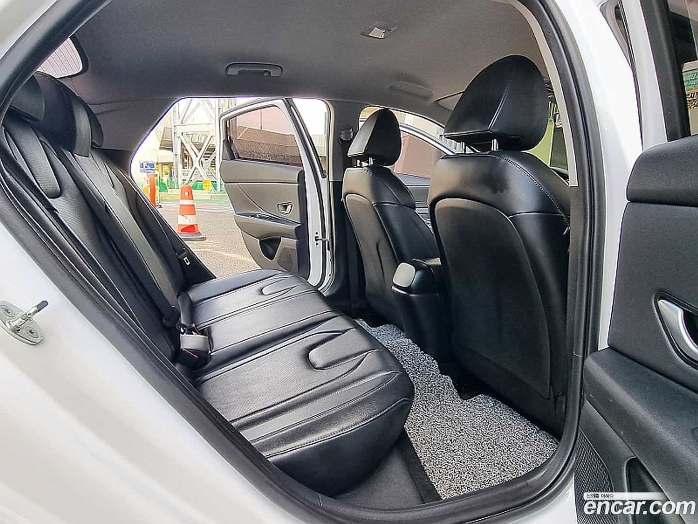AVANTE Hyundai 2022.2-INNER-009