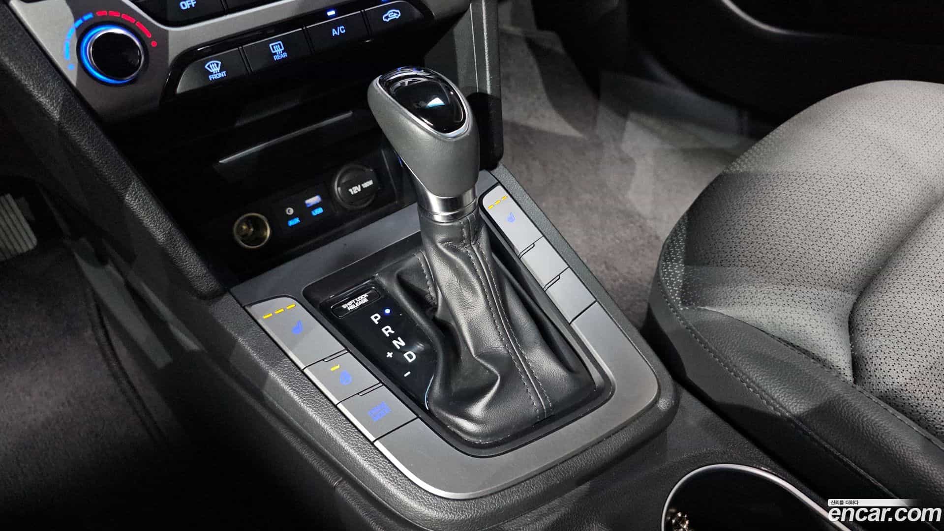 AVANTE Hyundai 2017.0-INNER-009