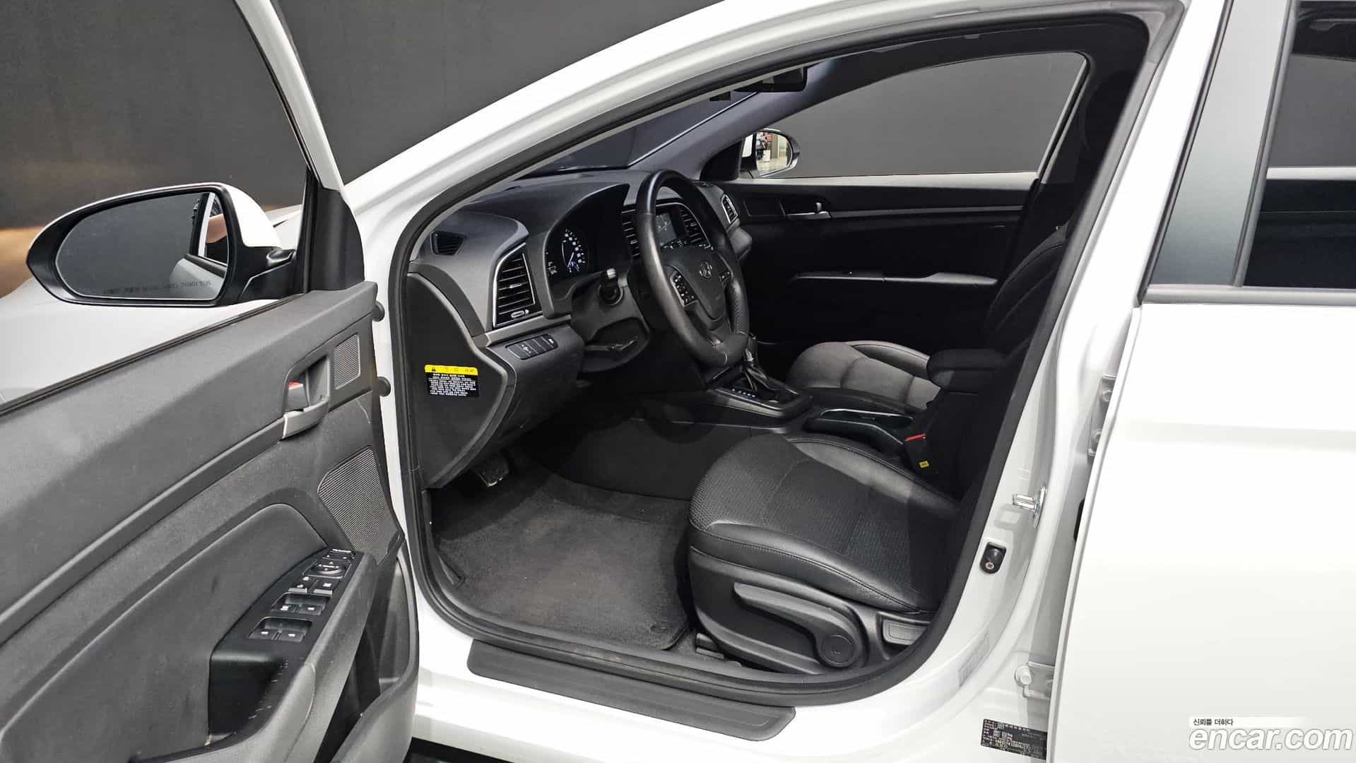 AVANTE Hyundai 2017.0-INNER-010
