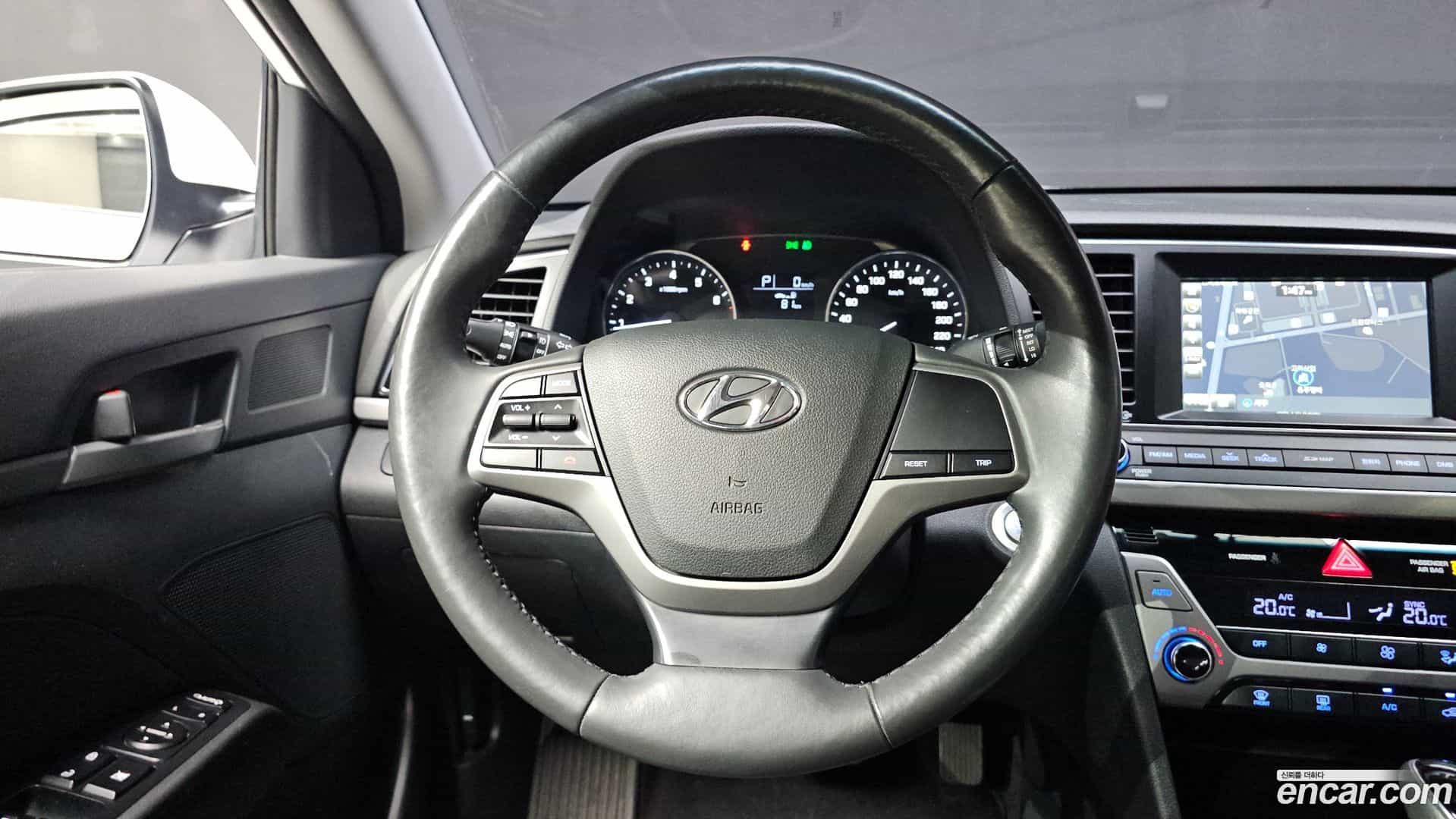 AVANTE Hyundai 2017.0-OPTION-015