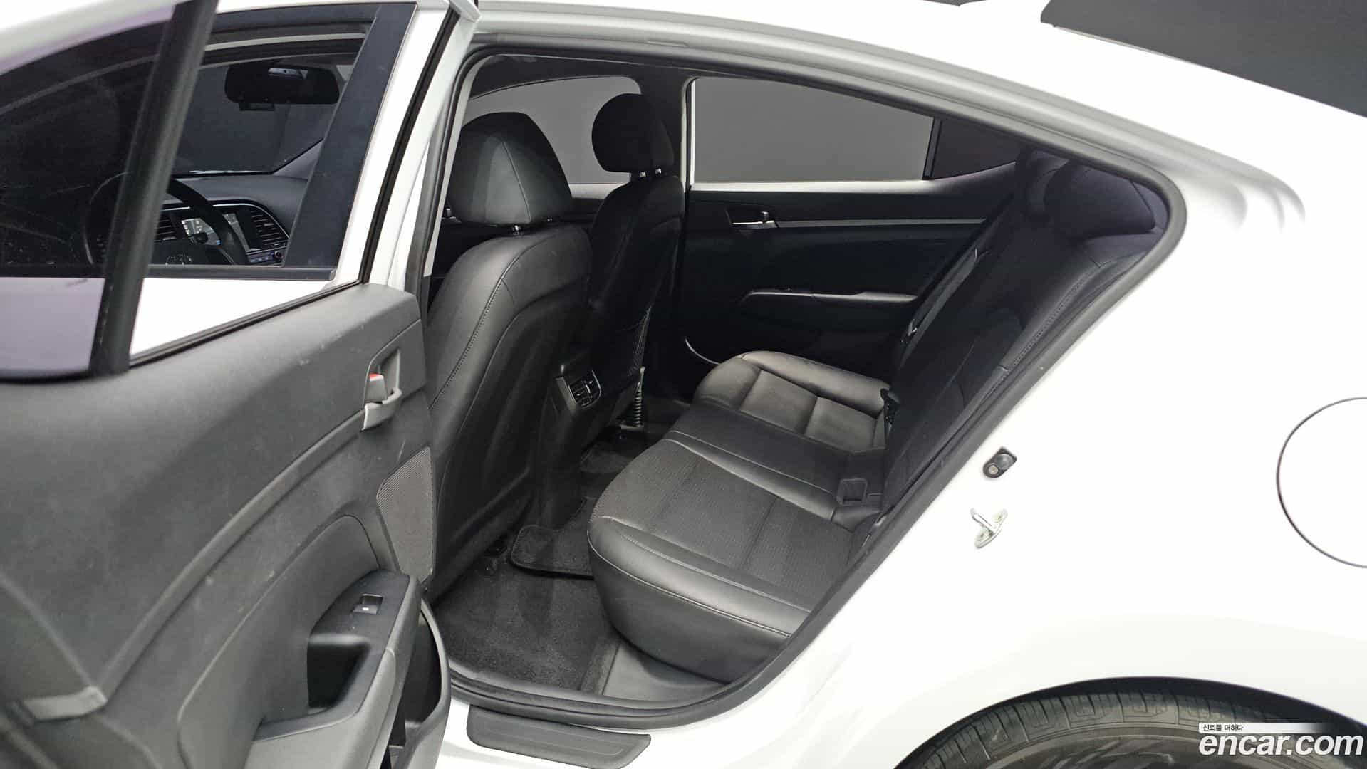 AVANTE Hyundai 2017.0-OPTION-023
