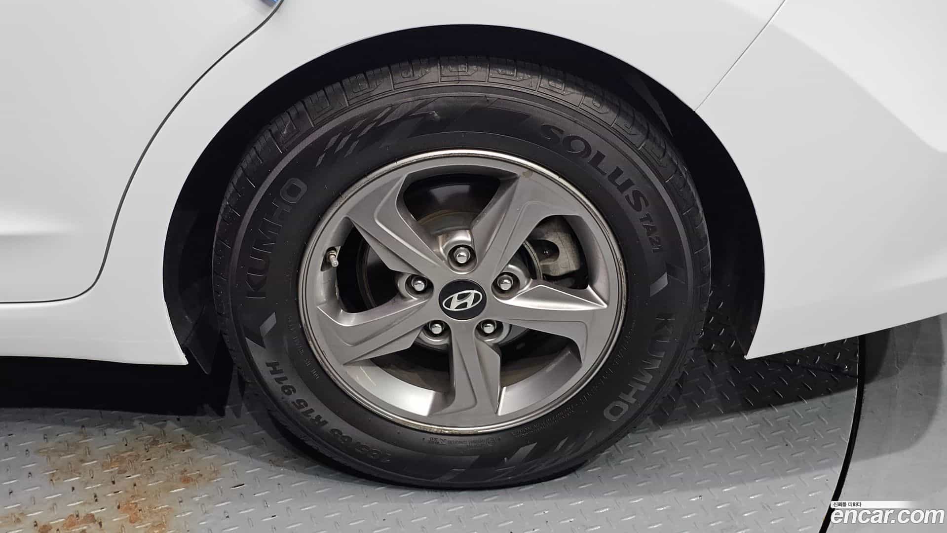AVANTE Hyundai 2017.0-OUTER-031