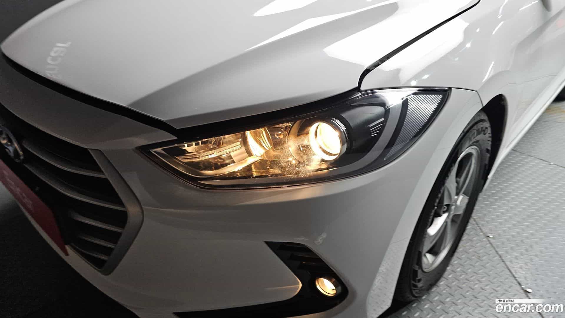 AVANTE Hyundai 2017.0-OUTER-032