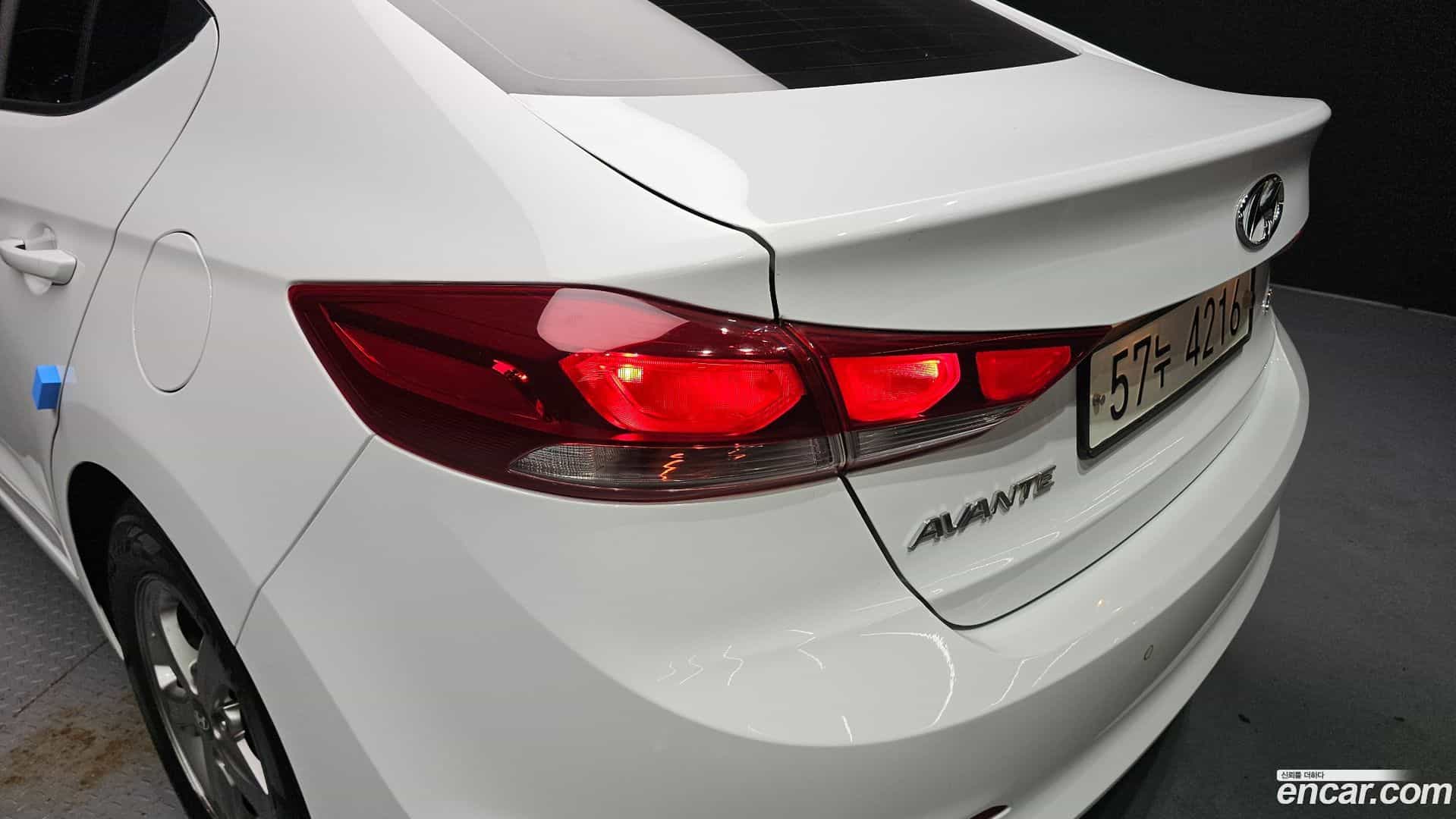 AVANTE Hyundai 2017.0-OUTER-033