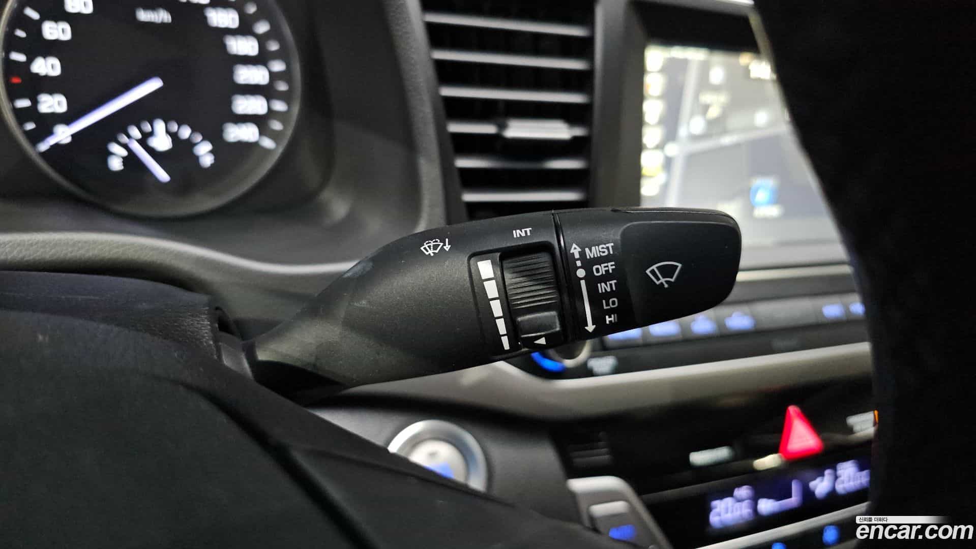 AVANTE Hyundai 2017.0-OPTION-041