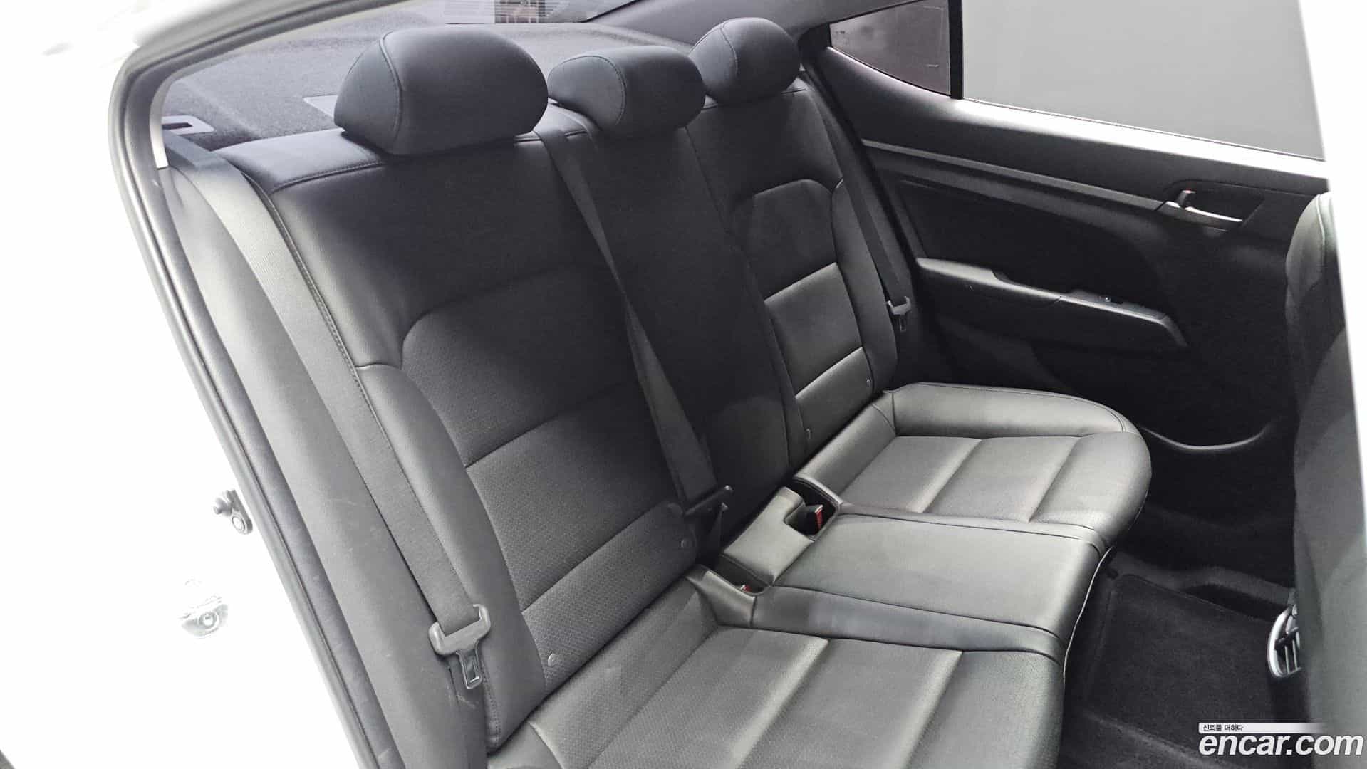 AVANTE Hyundai 2017.0-OPTION-043