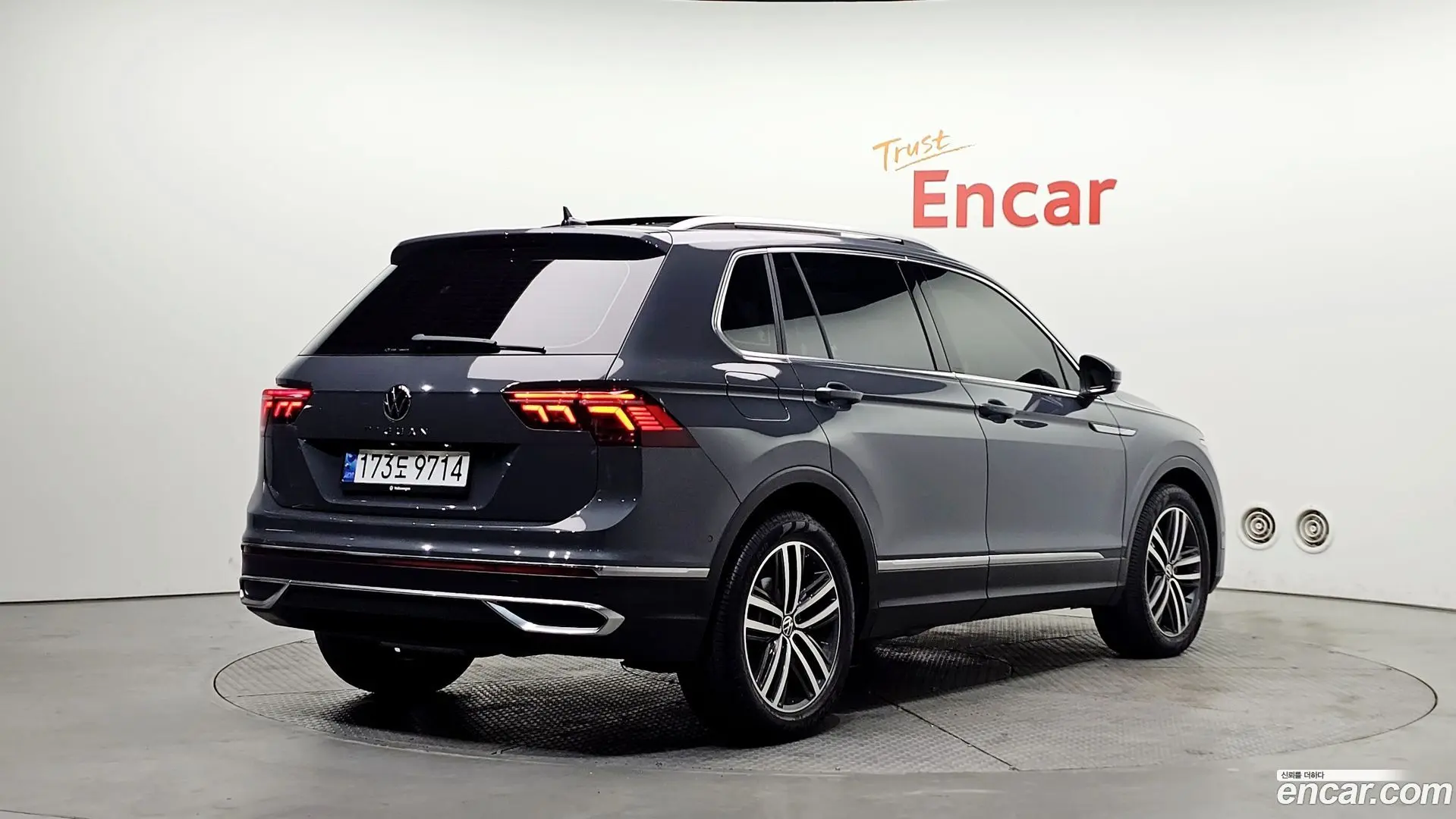 Main__Slider__Photo:Tiguan Volkswagen 2024.8-1