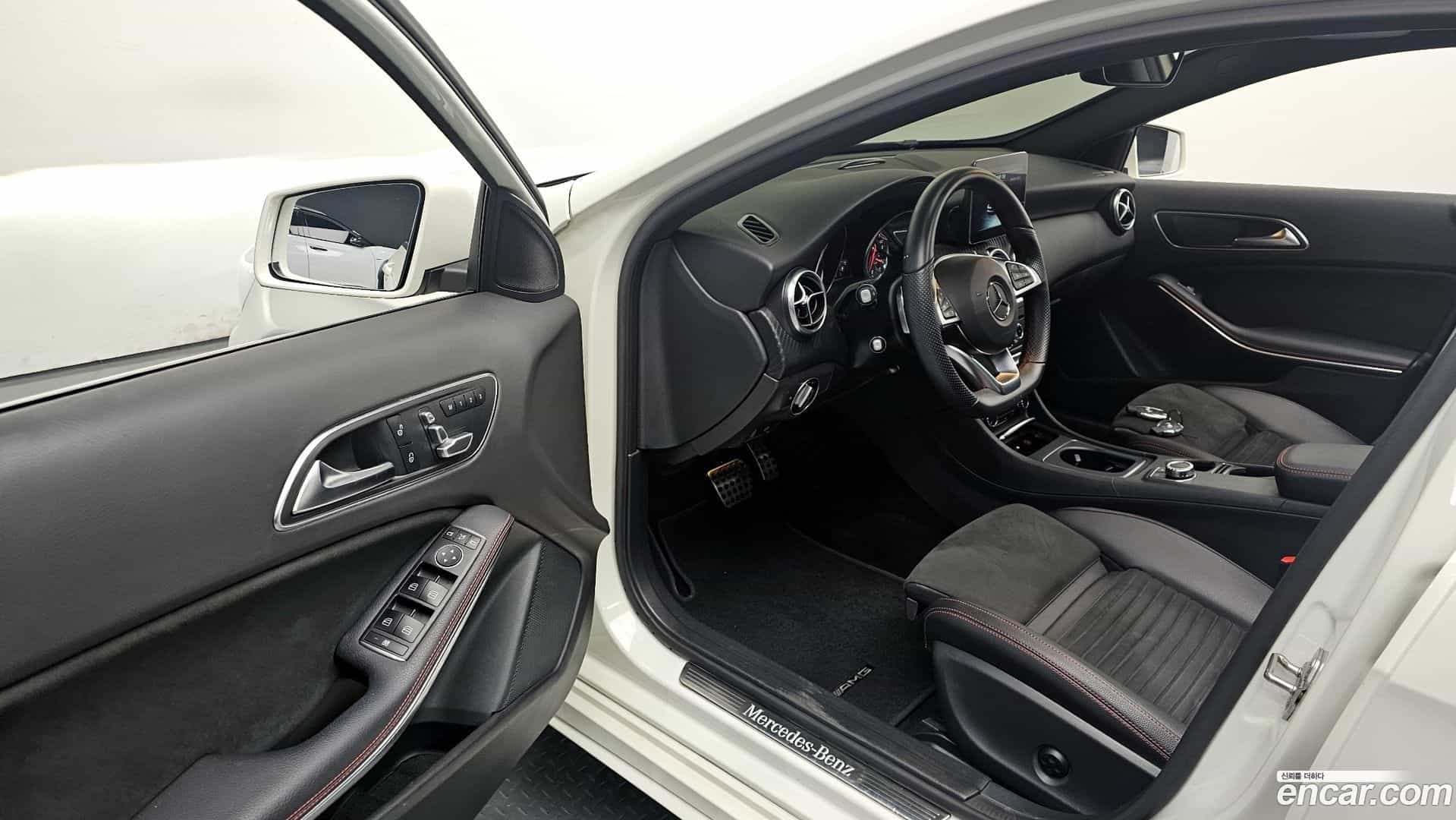 A-Class Mercedes-Benz 2018.1-INNER-010