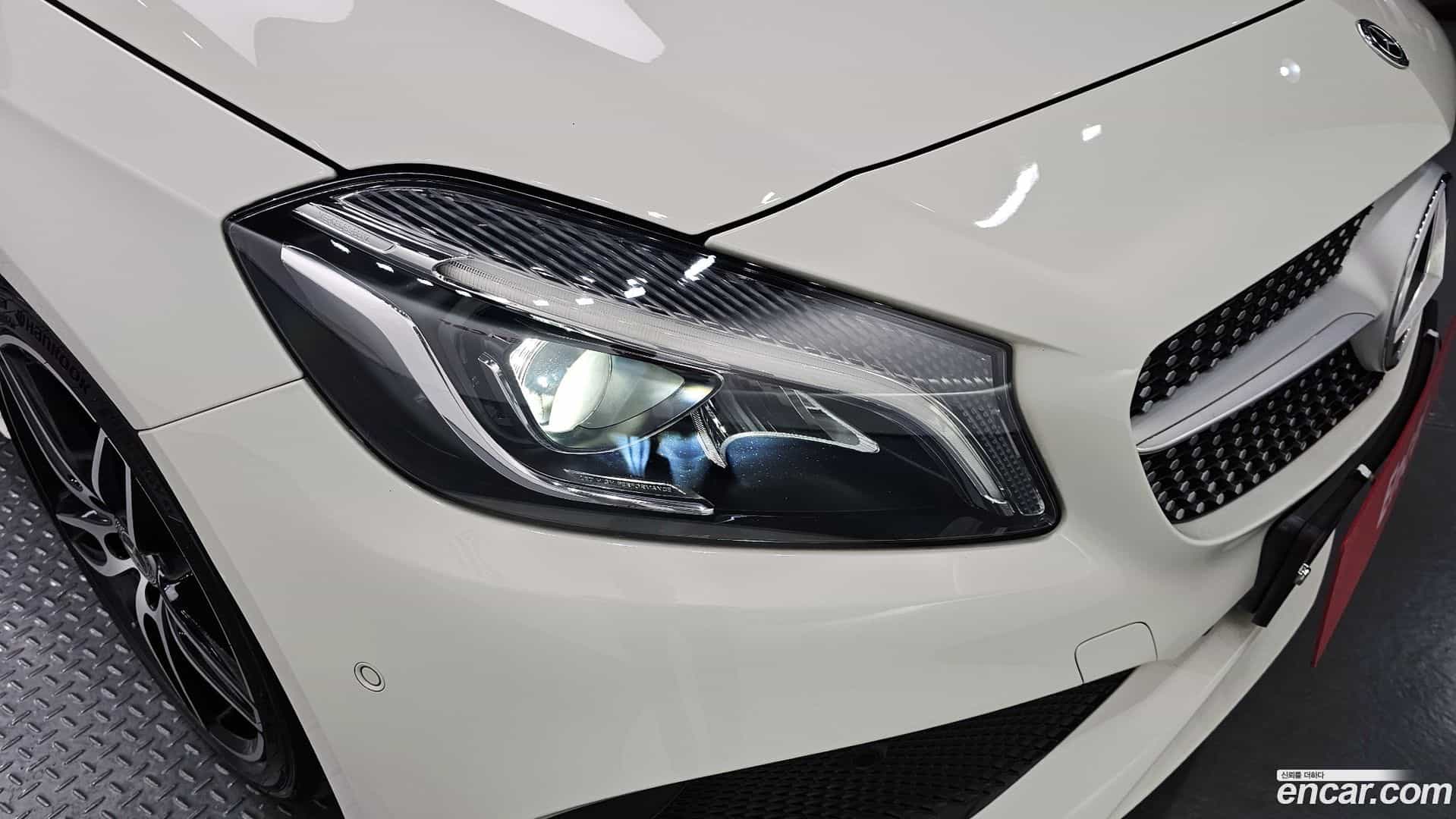A-Class Mercedes-Benz 2018.1-OUTER-032
