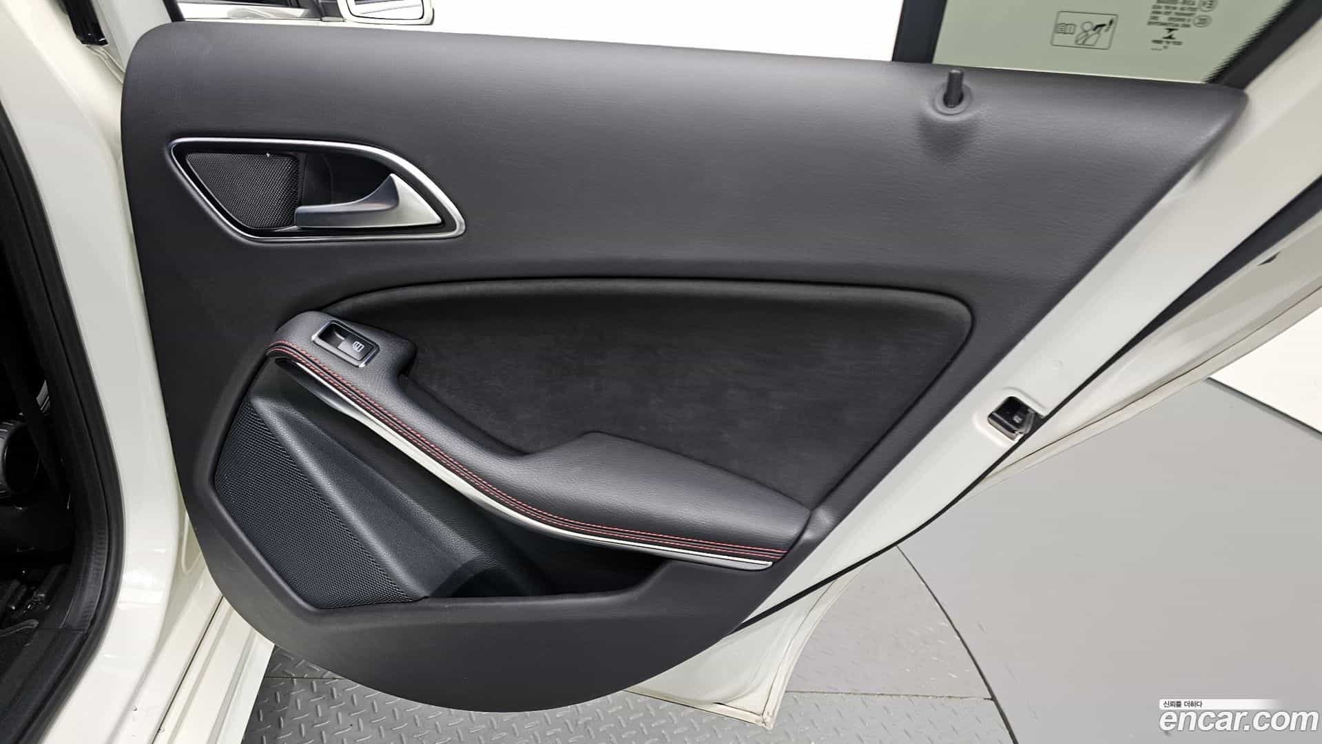 A-Class Mercedes-Benz 2018.1-OPTION-042