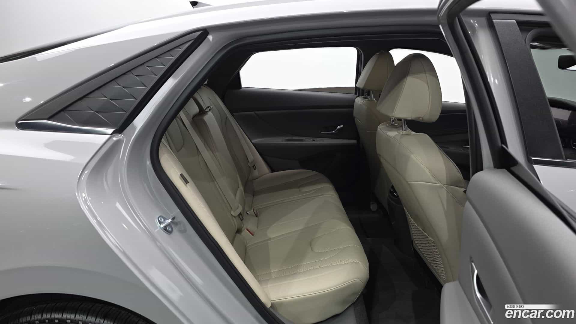 AVANTE Hyundai 2025.9-OPTION-016