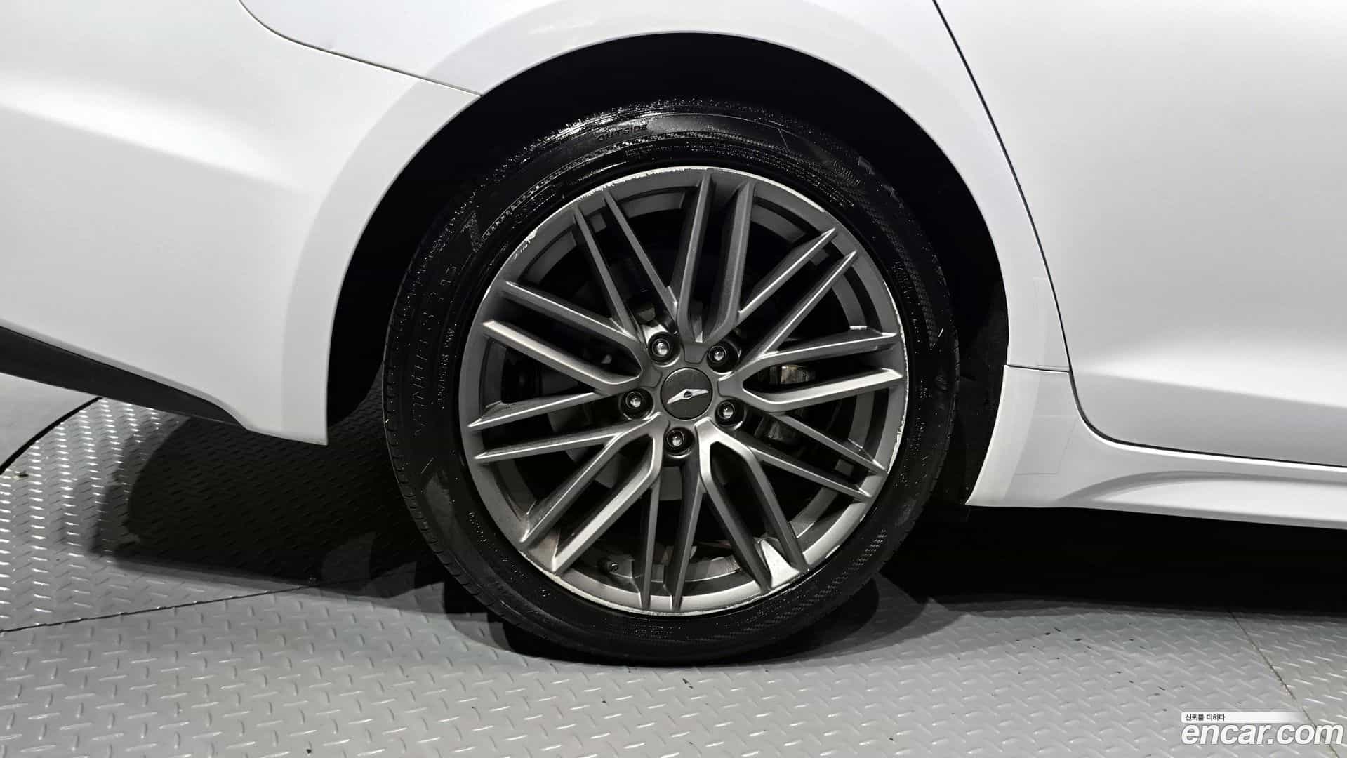 G70 Genesis 2018.0-OUTER-005
