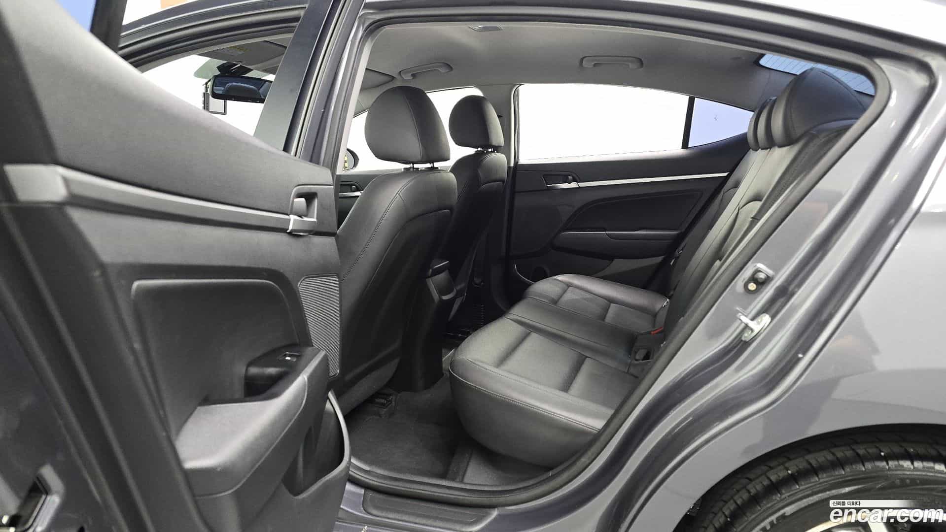AVANTE Hyundai 2019.3-INNER-036