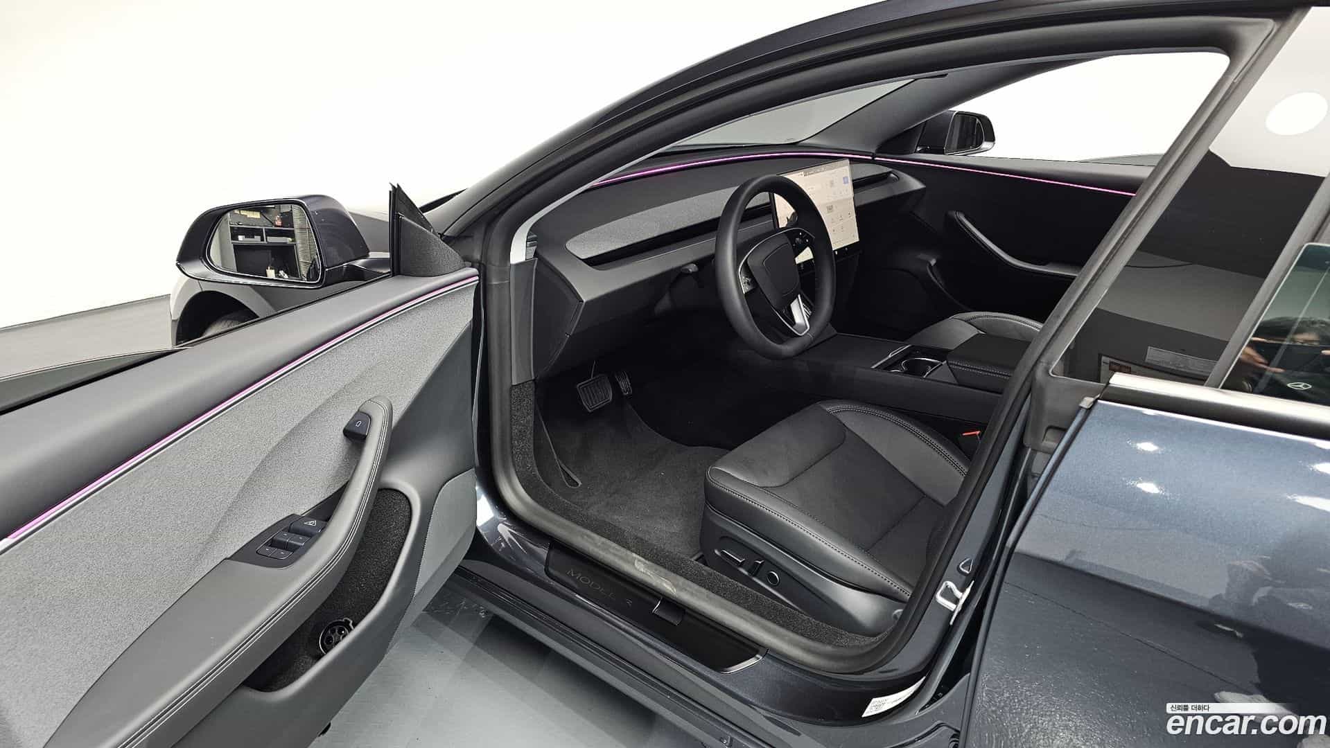 Model 3 Tesla 2025.10-INNER-010