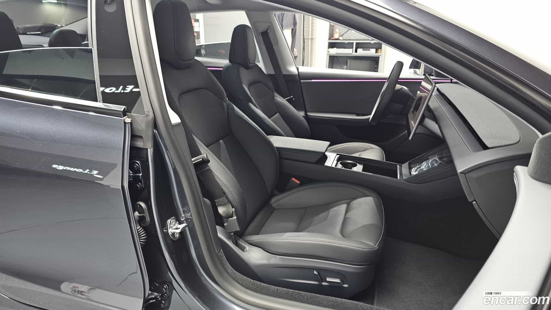 Model 3 Tesla 2025.10-OPTION-016