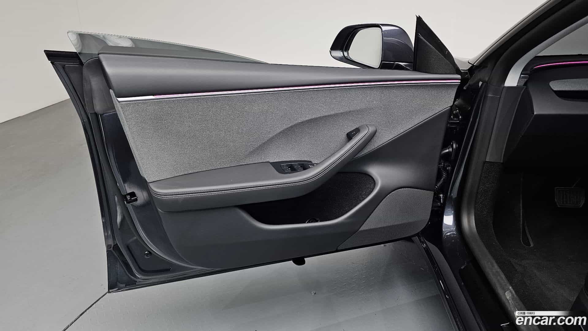 Model 3 Tesla 2025.10-INNER-034