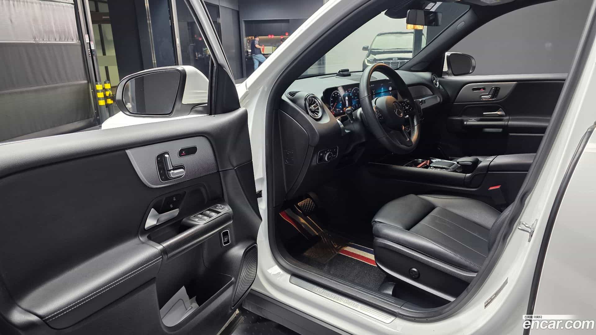 GLB-Class Mercedes-Benz 2021.8-INNER-010