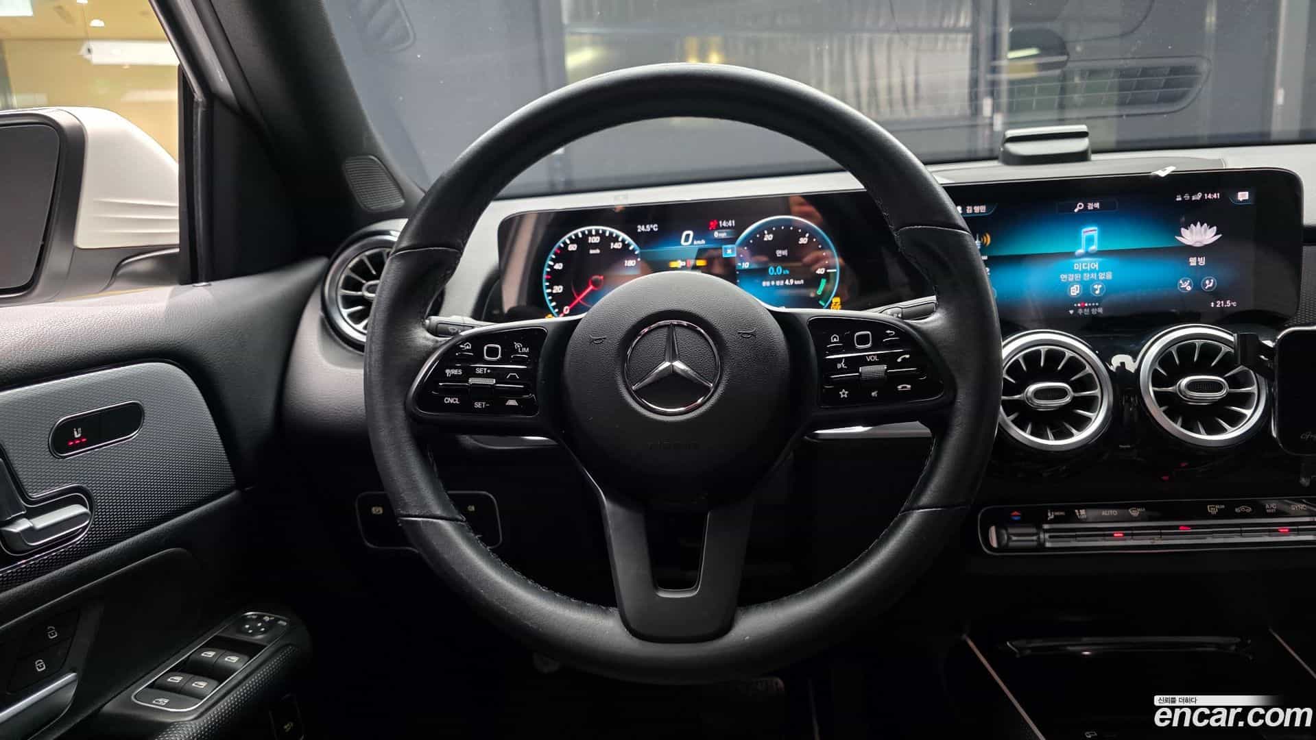 GLB-Class Mercedes-Benz 2021.8-OPTION-017