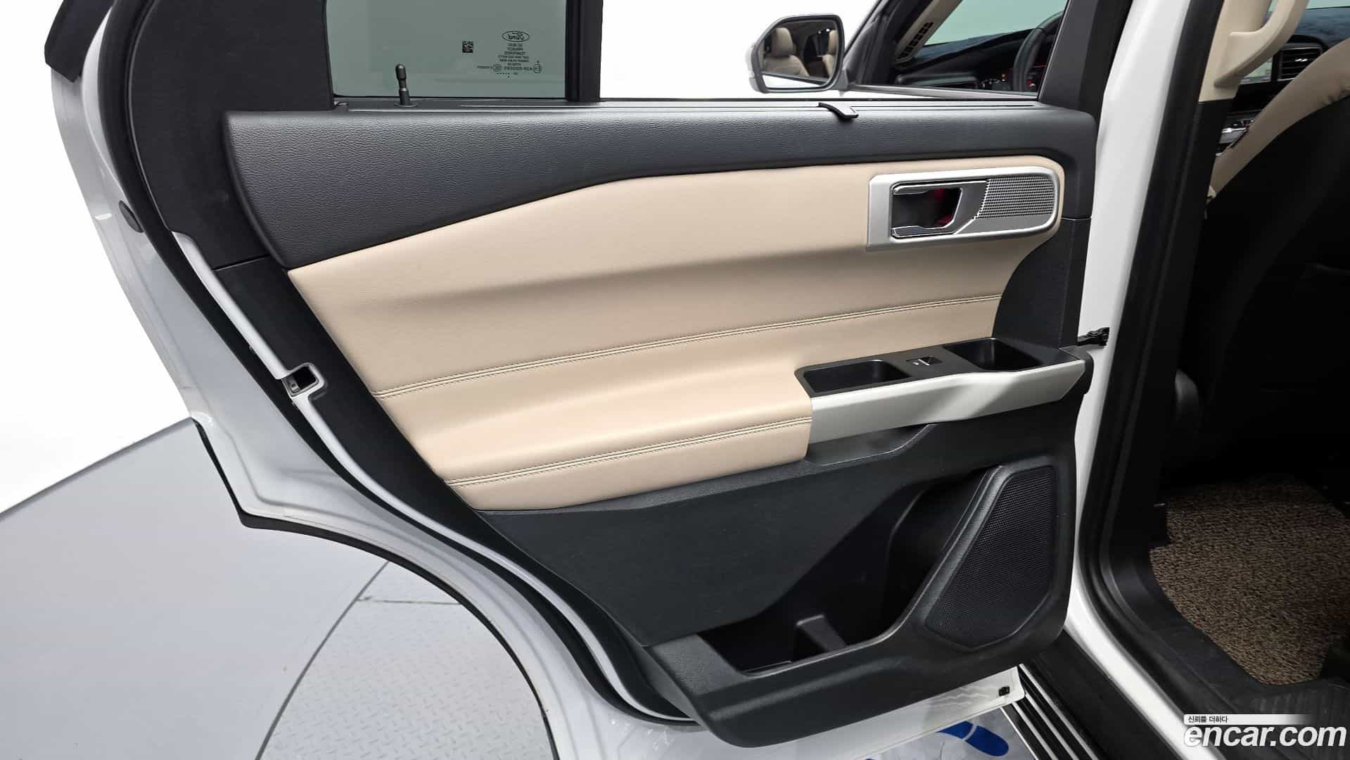 Explorer Ford 2020.11-INNER-035