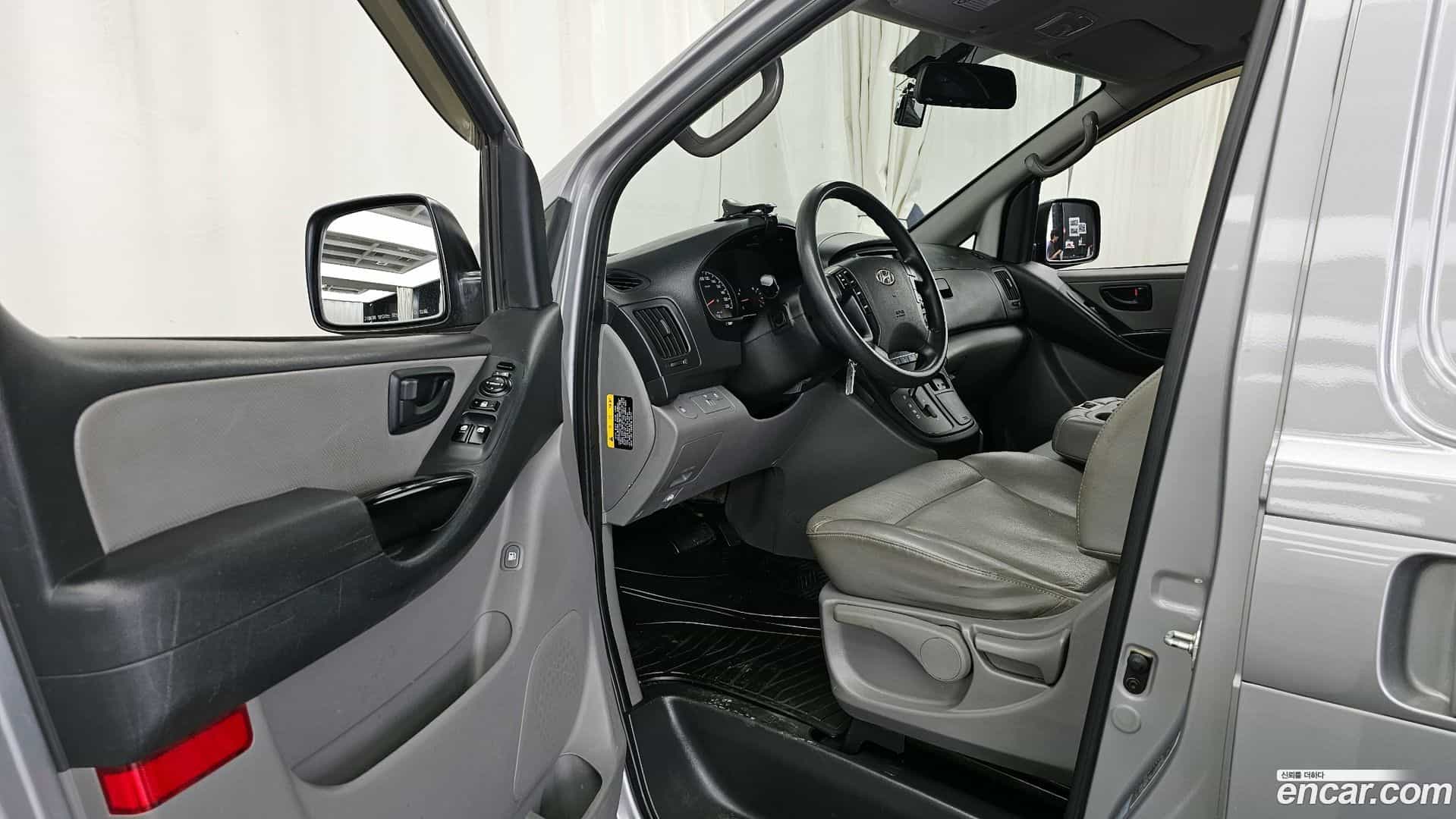 Starex Hyundai 2016.2-INNER-010