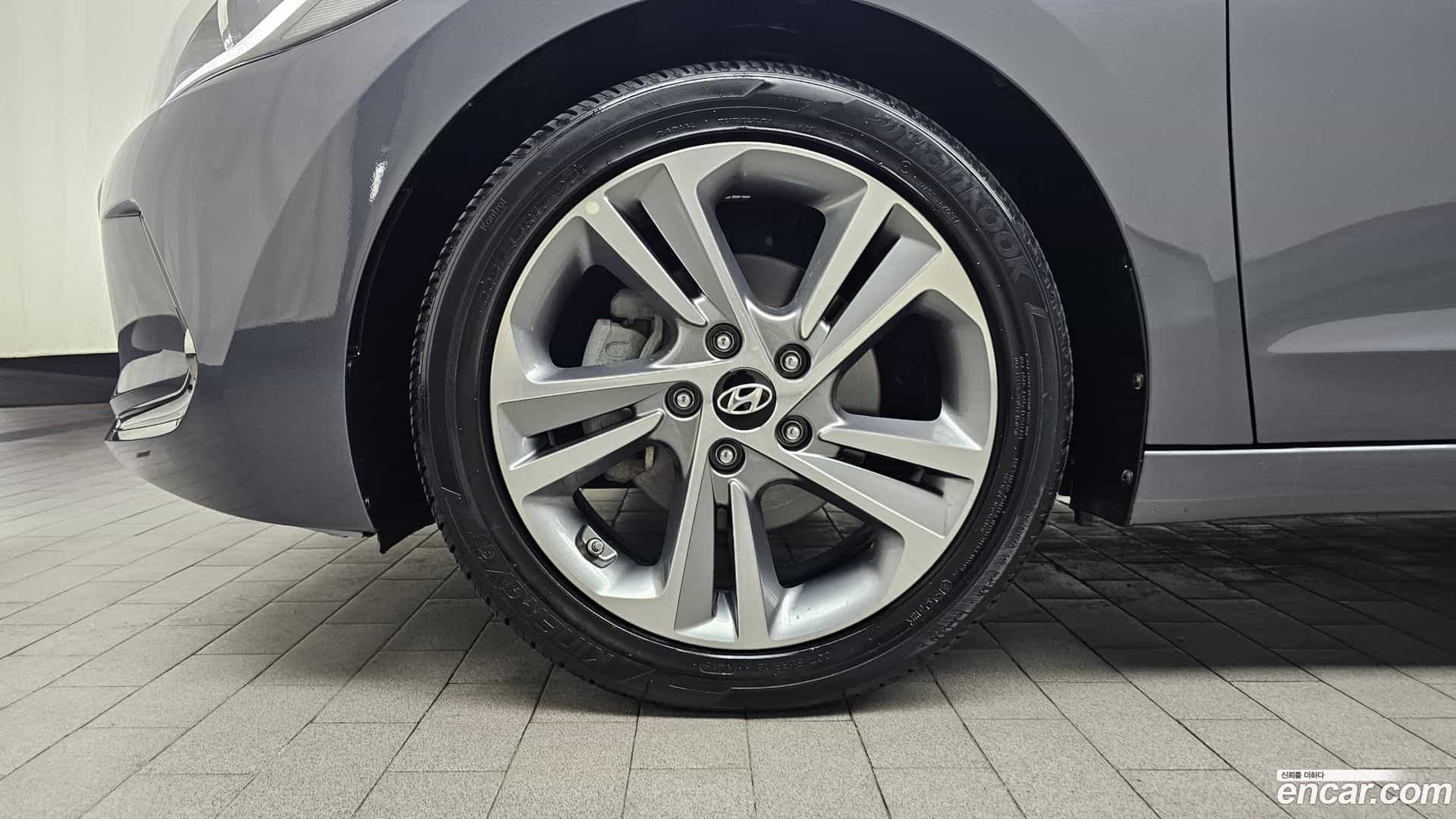 AVANTE Hyundai 2016.5-OUTER-005