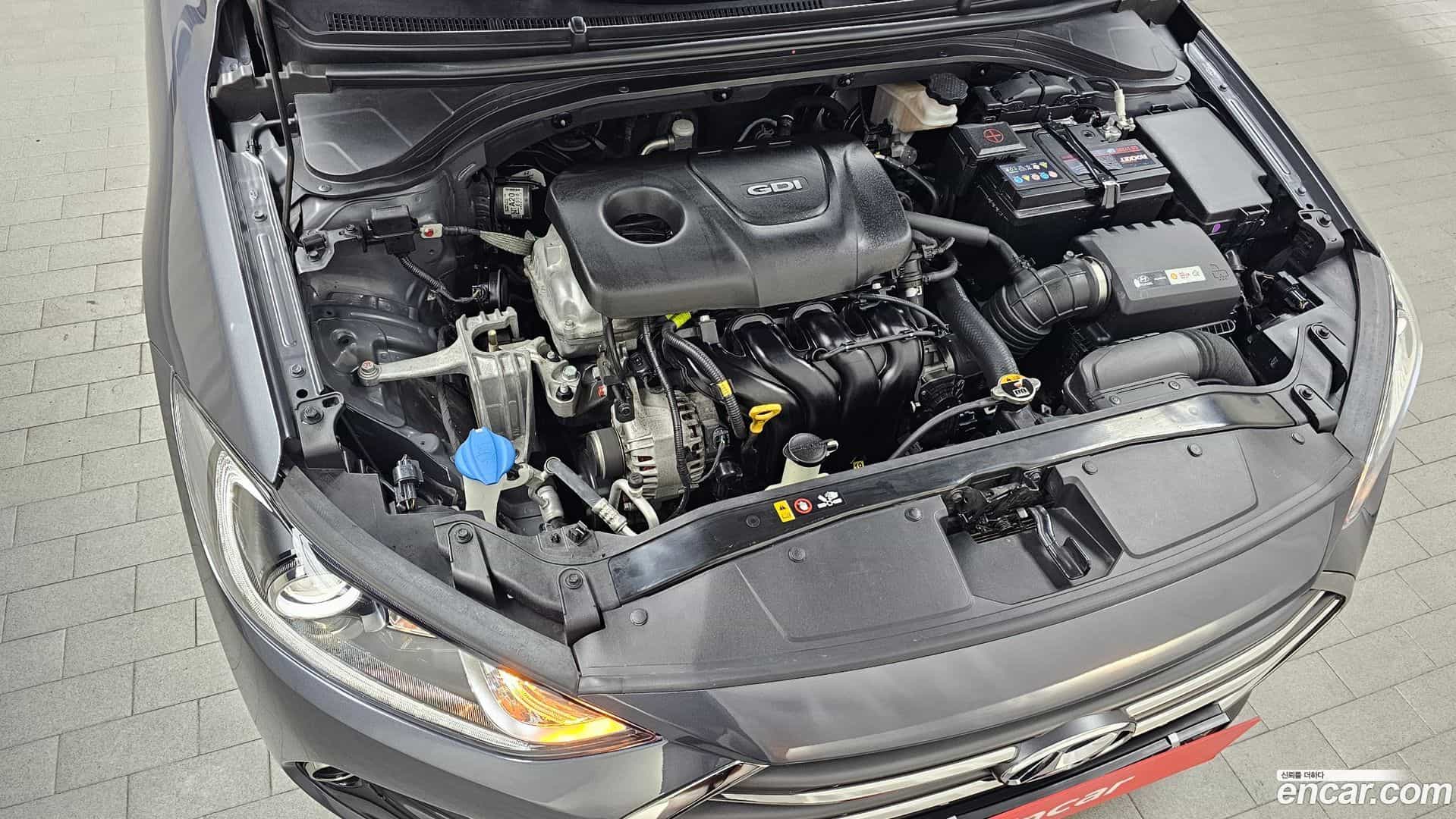 AVANTE Hyundai 2016.5-OUTER-006
