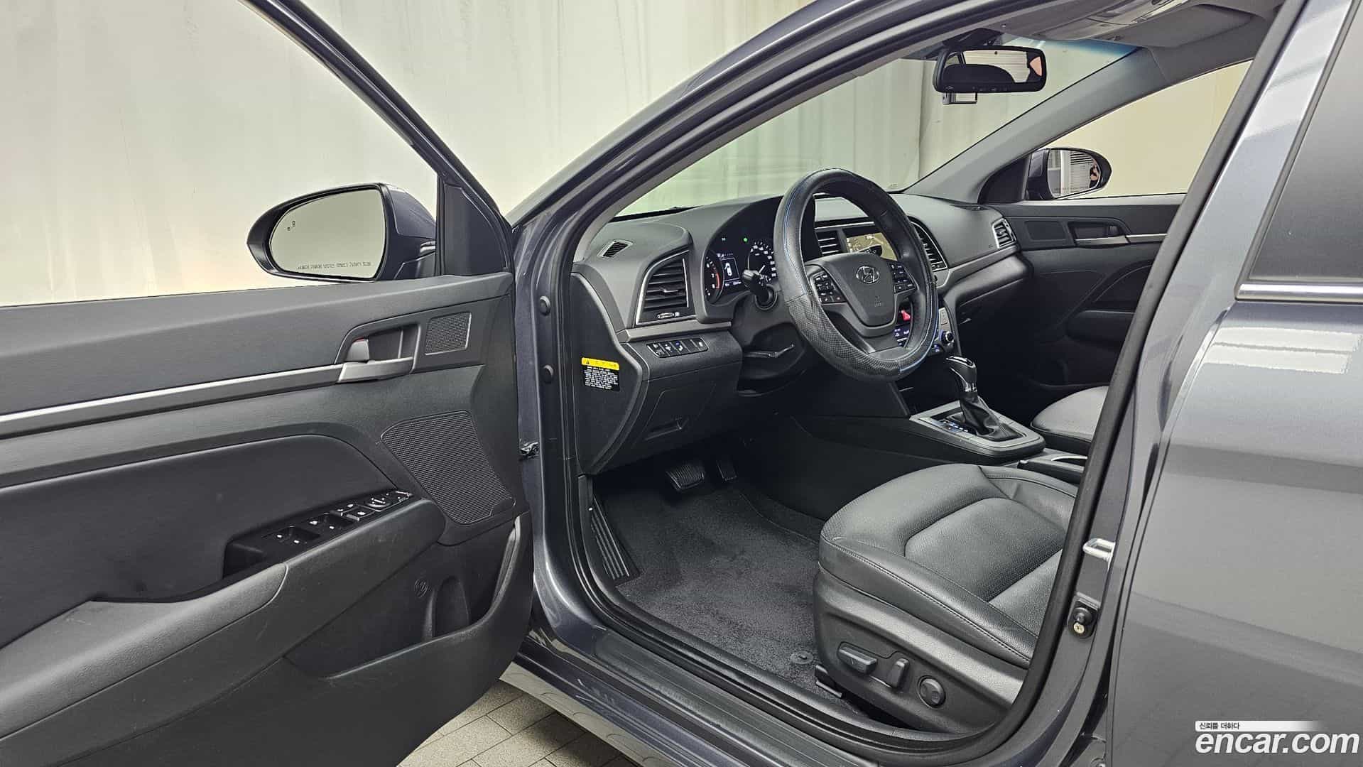 AVANTE Hyundai 2016.5-INNER-010