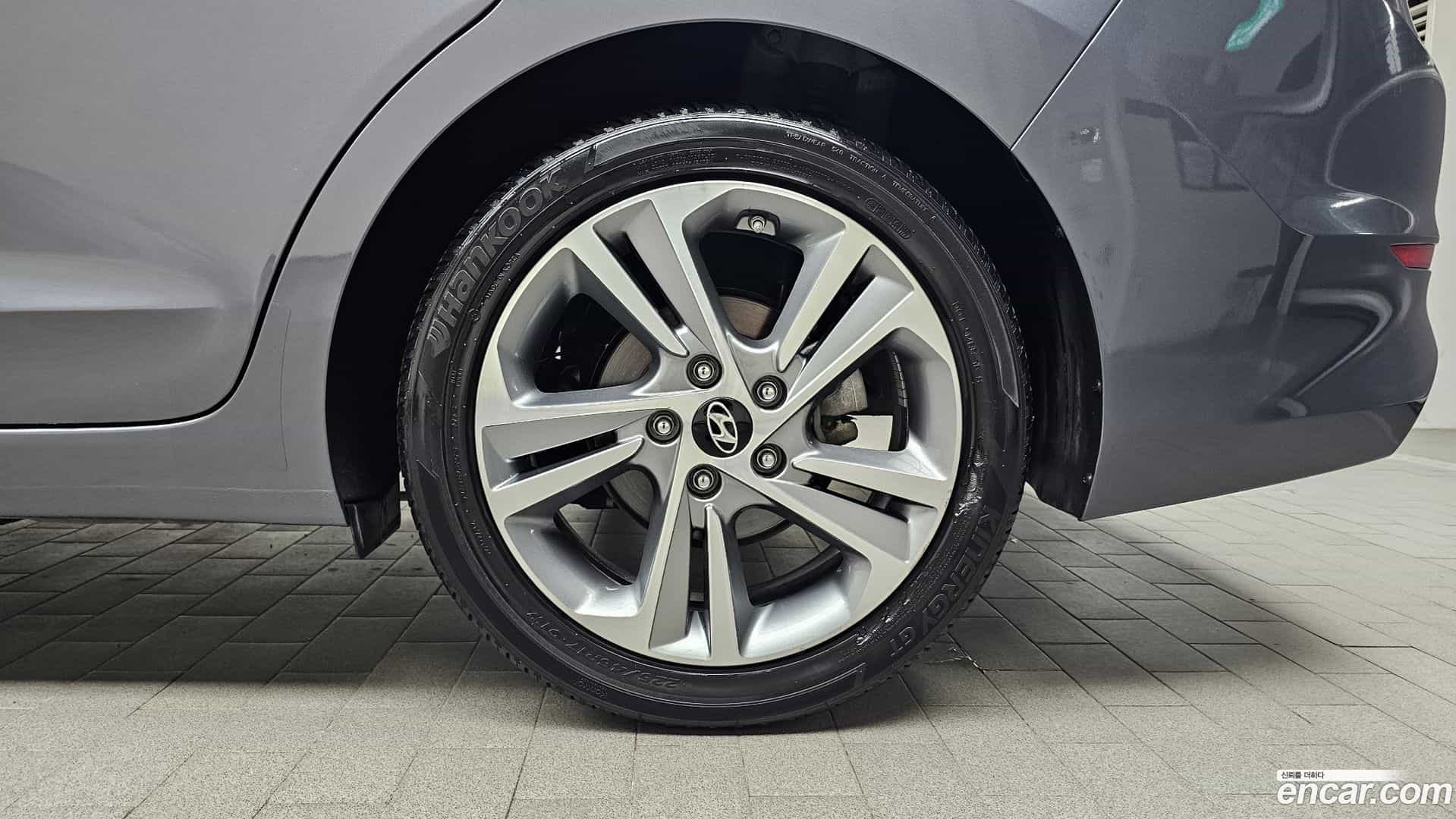 AVANTE Hyundai 2016.5-OUTER-031