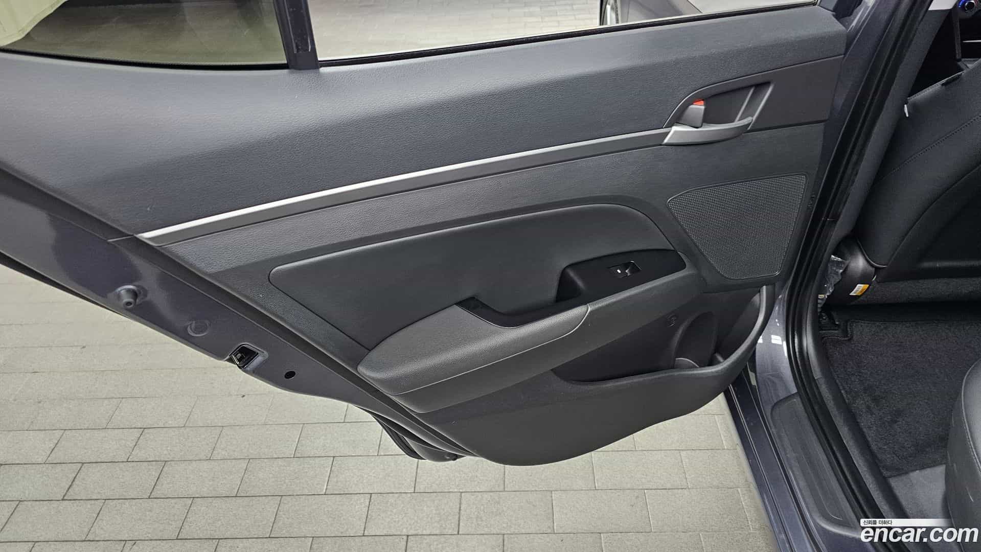 AVANTE Hyundai 2016.5-INNER-035