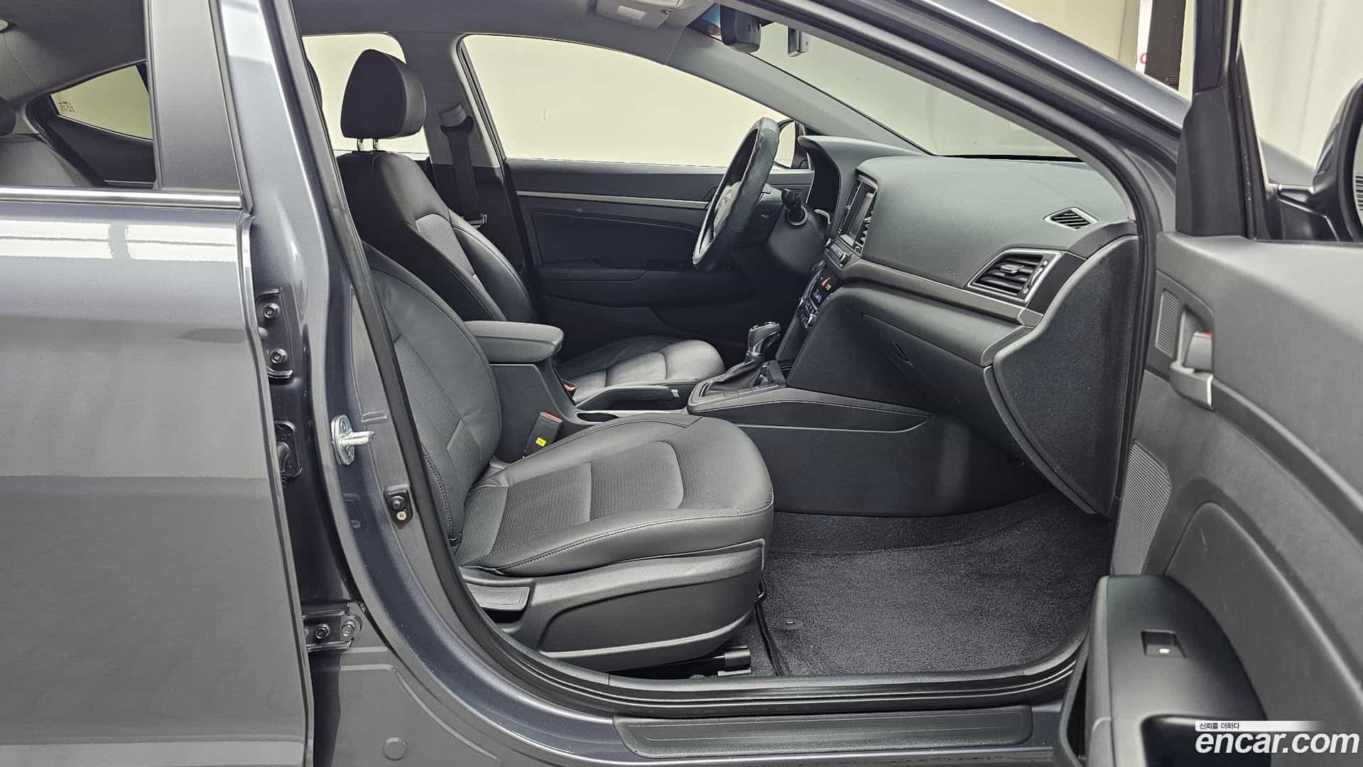 AVANTE Hyundai 2016.5-INNER-036