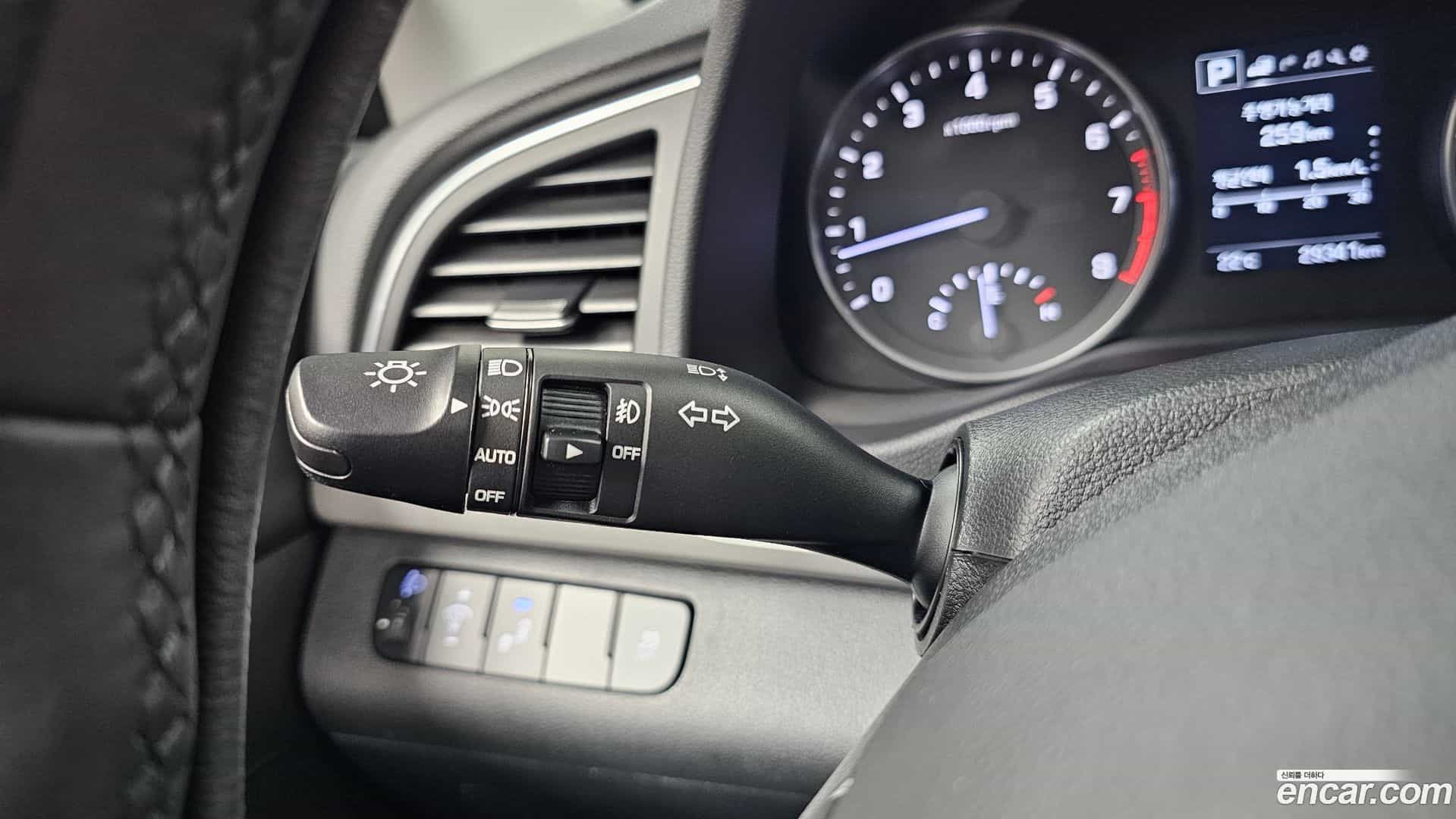 AVANTE Hyundai 2016.5-OPTION-041