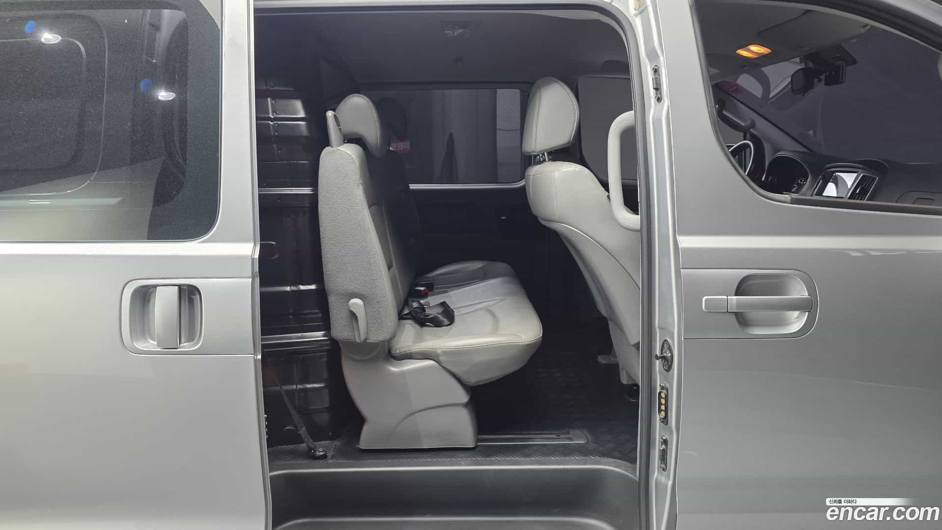 Starex Hyundai 2018.2-OPTION-015