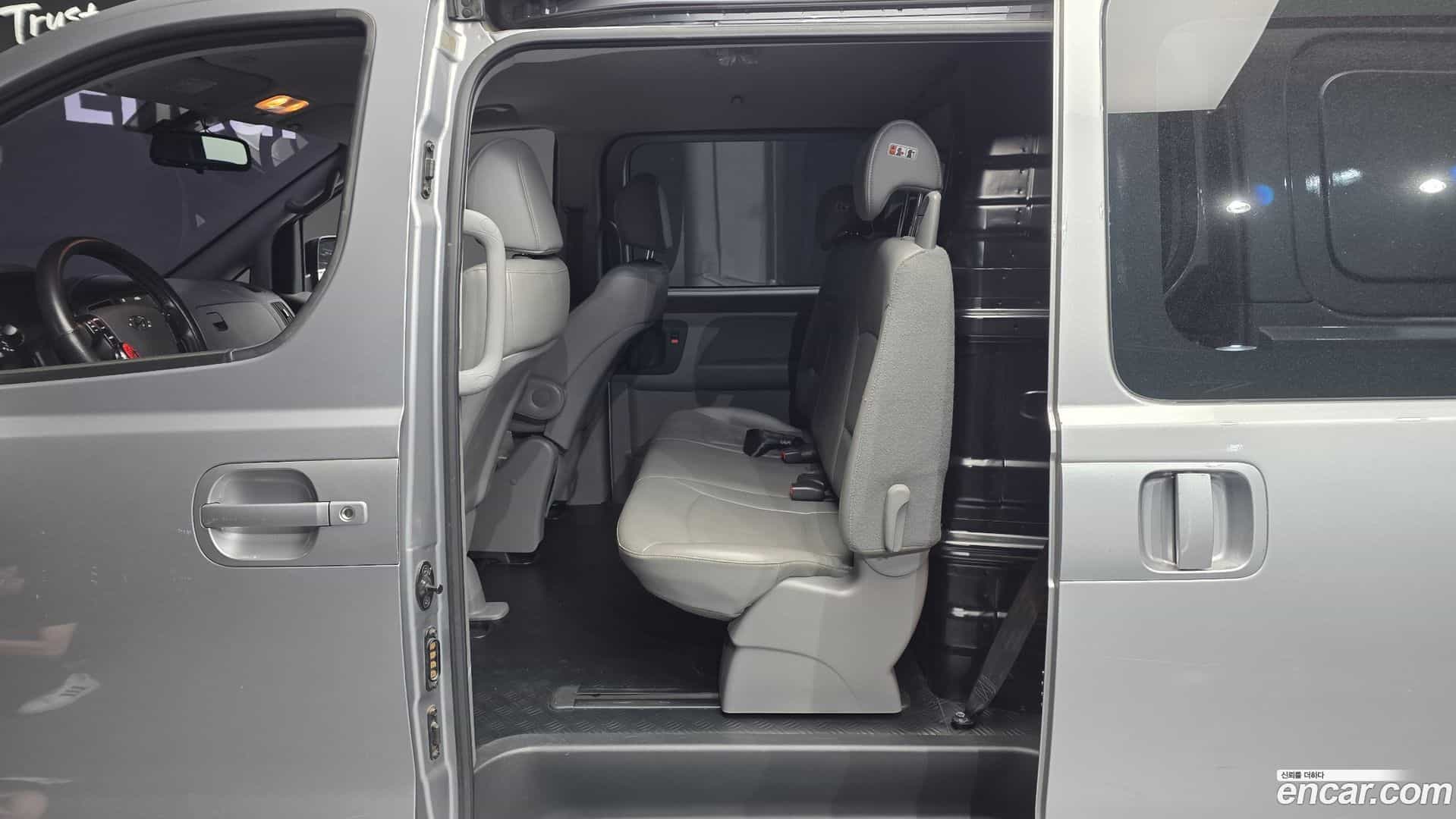 Starex Hyundai 2018.2-OPTION-016