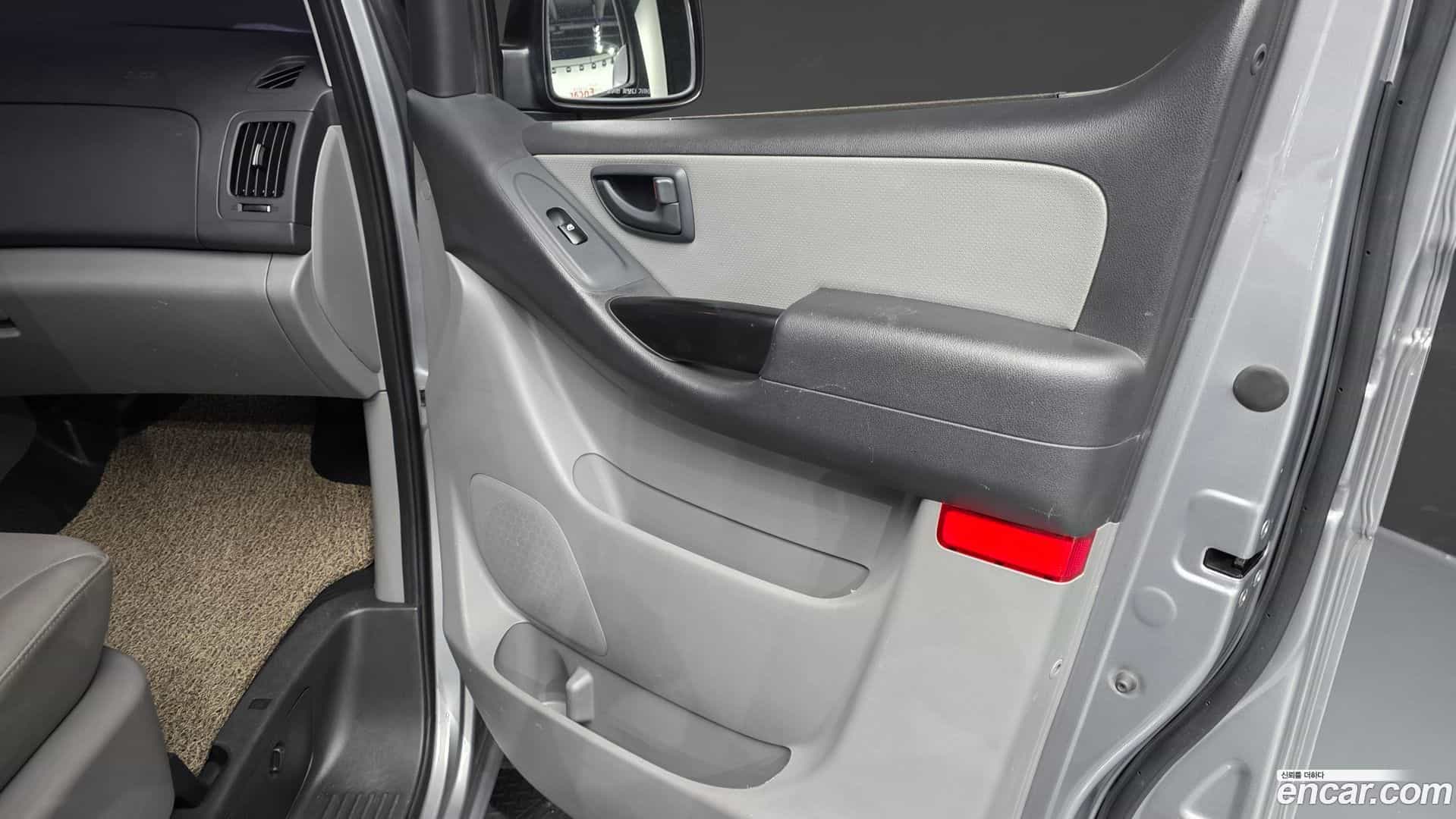Starex Hyundai 2018.2-INNER-035