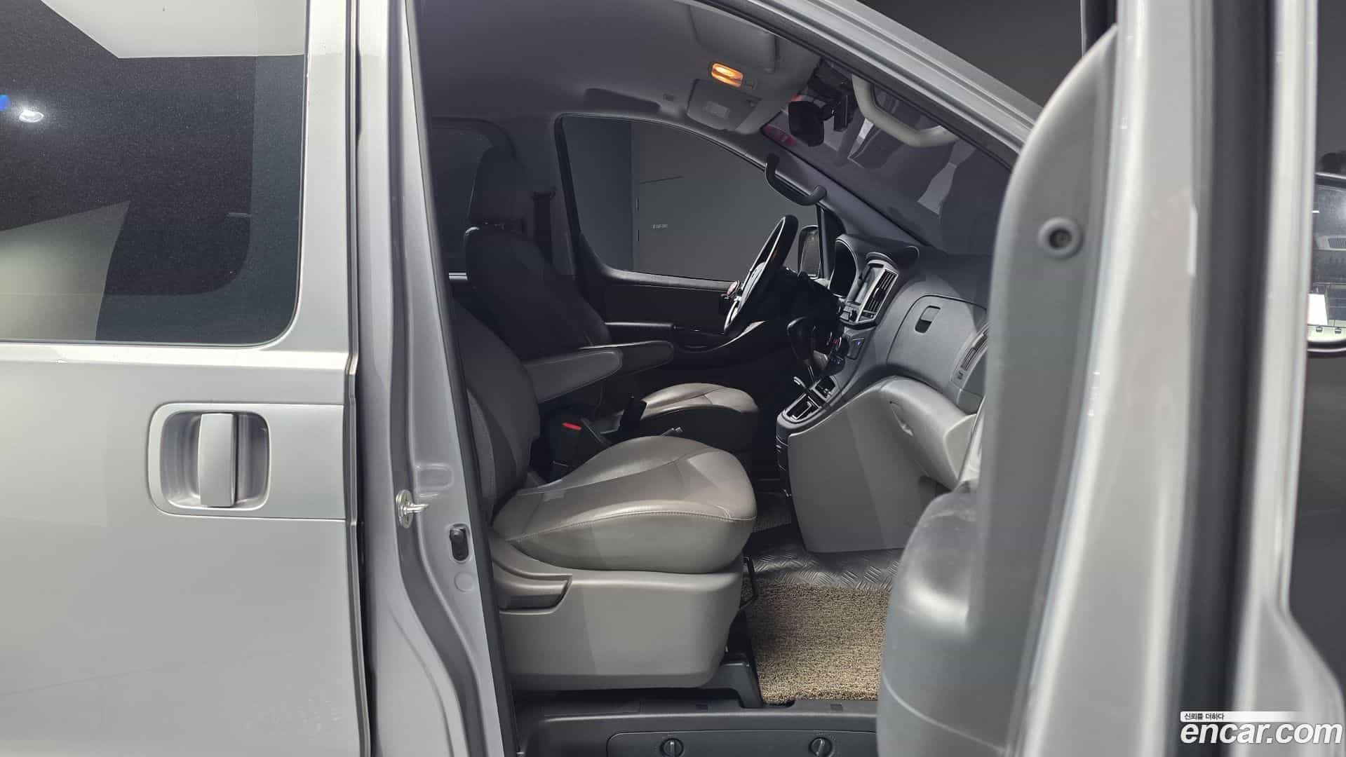 Starex Hyundai 2018.2-INNER-036