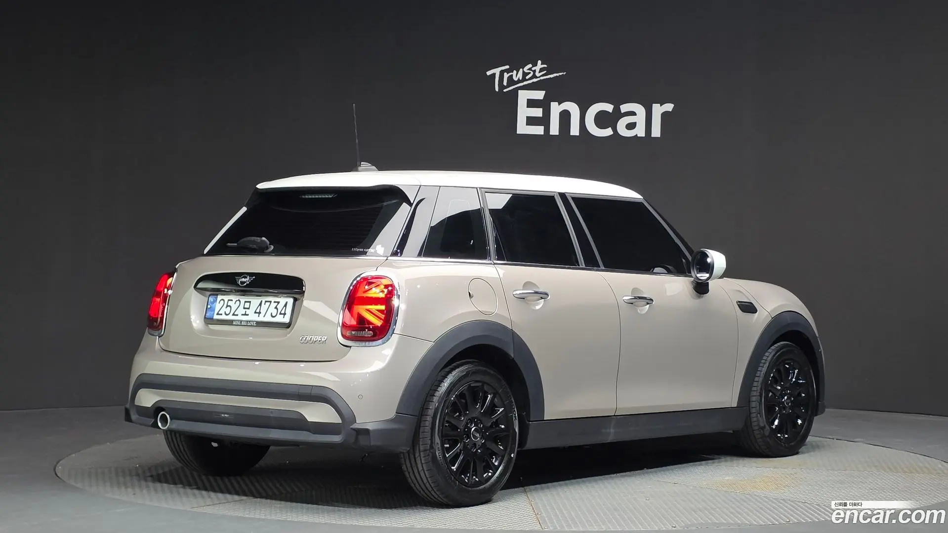 Main__Slider__Photo:Cooper Mini 2024.1-1