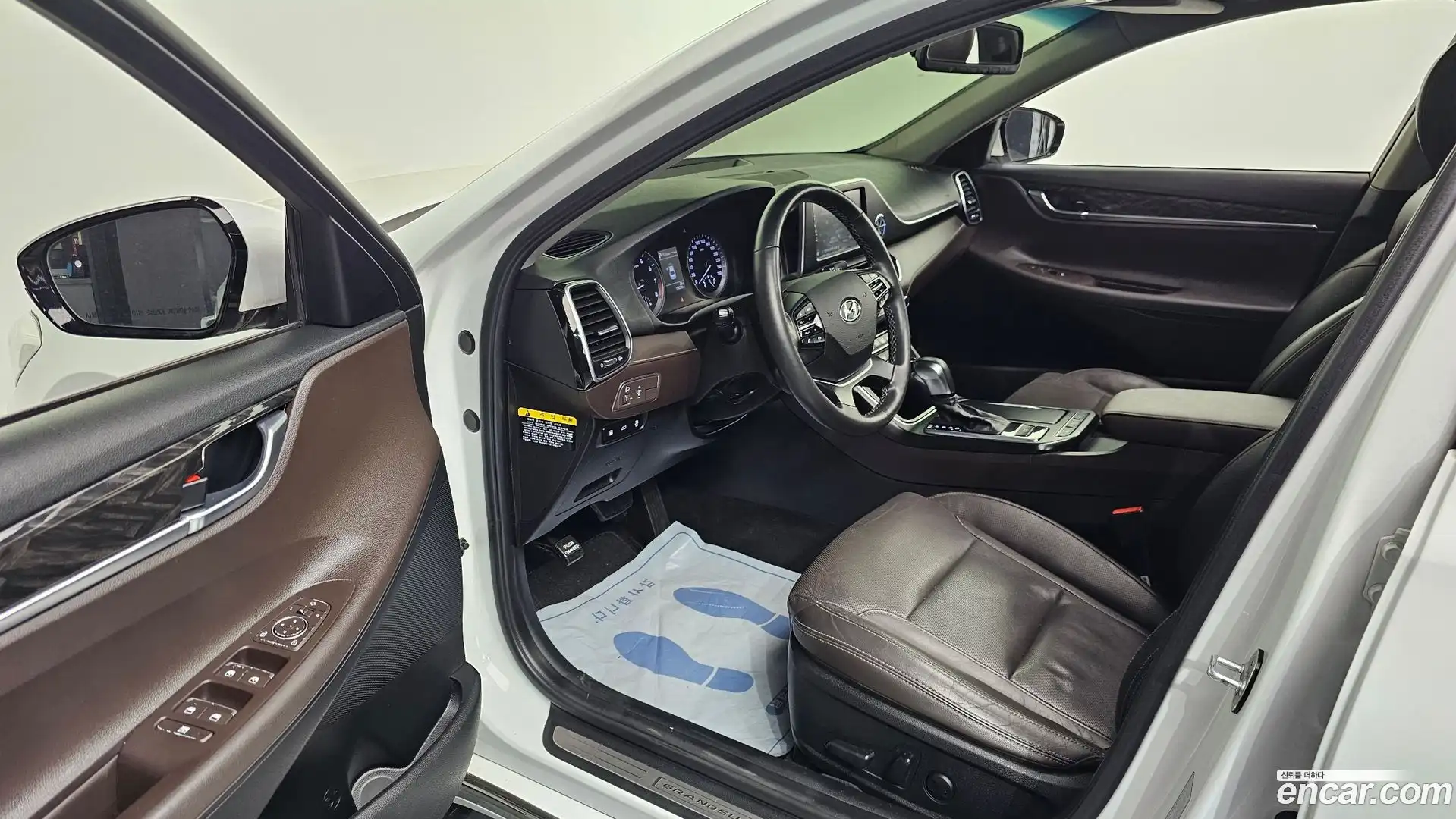 Grandeur Hyundai 2018.1-INNER-010
