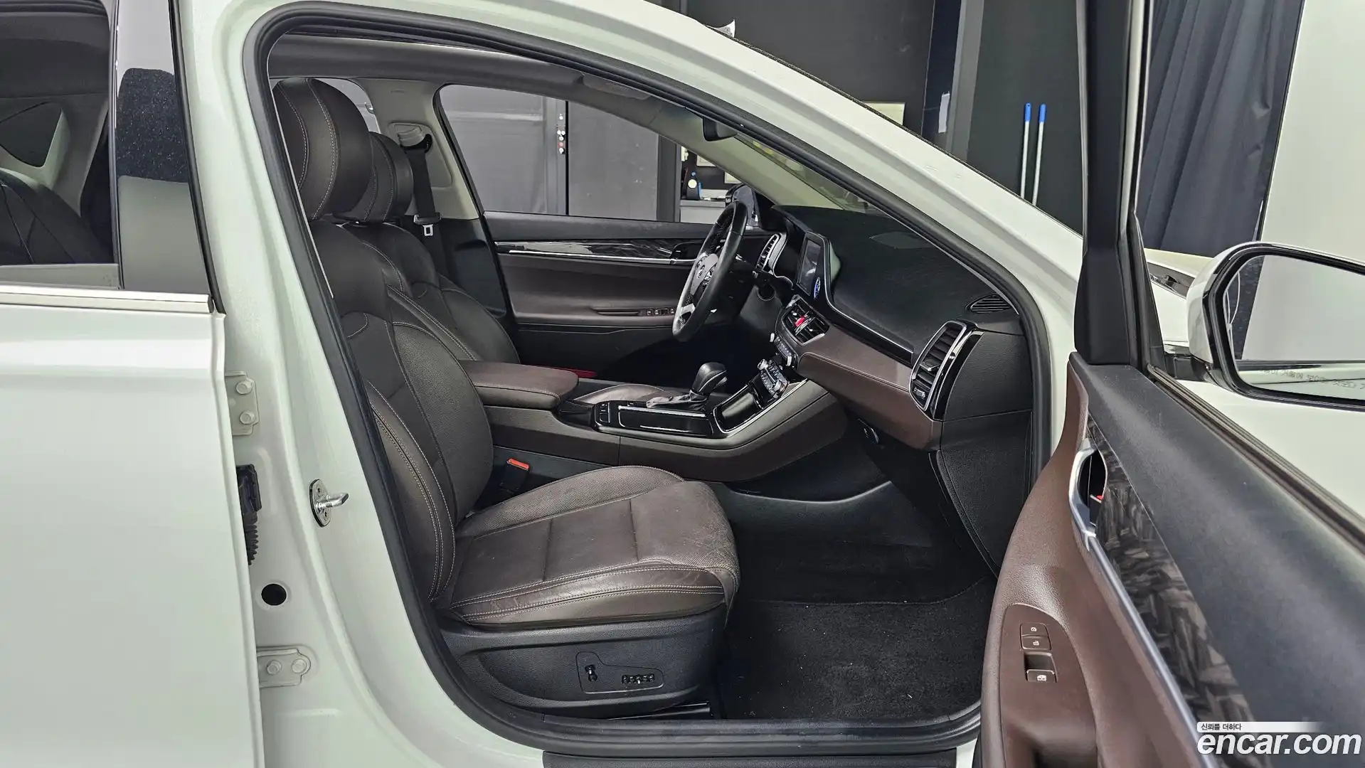 Grandeur Hyundai 2018.1-OPTION-016