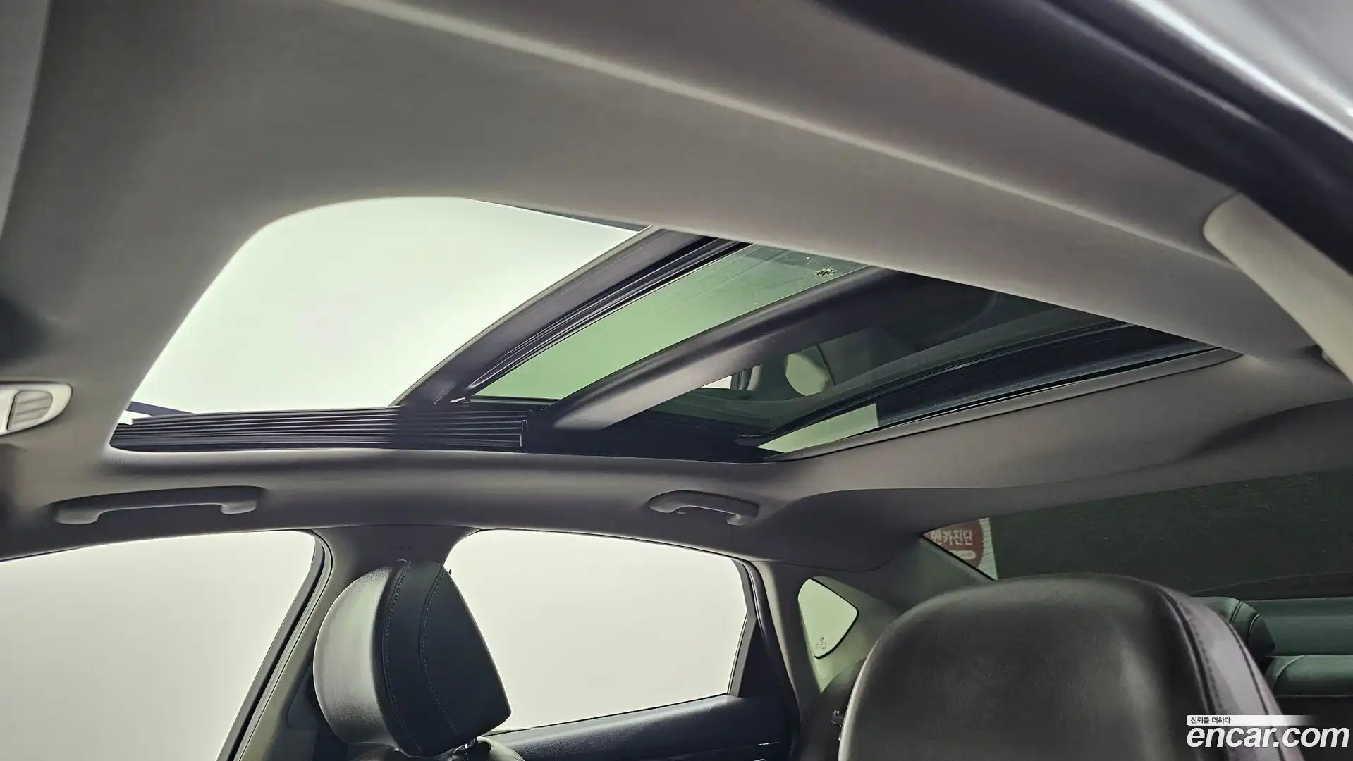 Grandeur Hyundai 2018.1-OPTION-024
