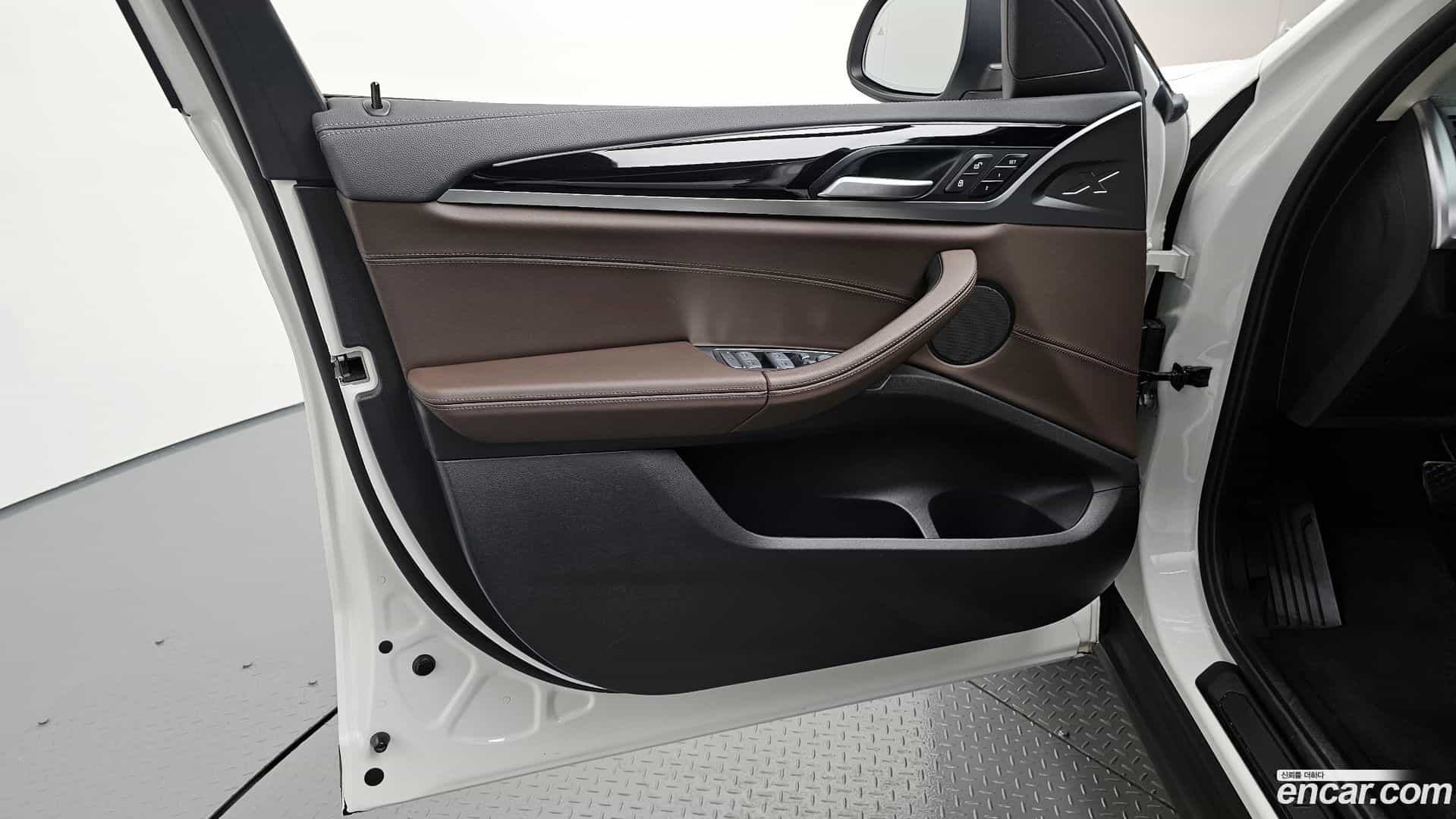 X4 BMW 2023.0-INNER-034