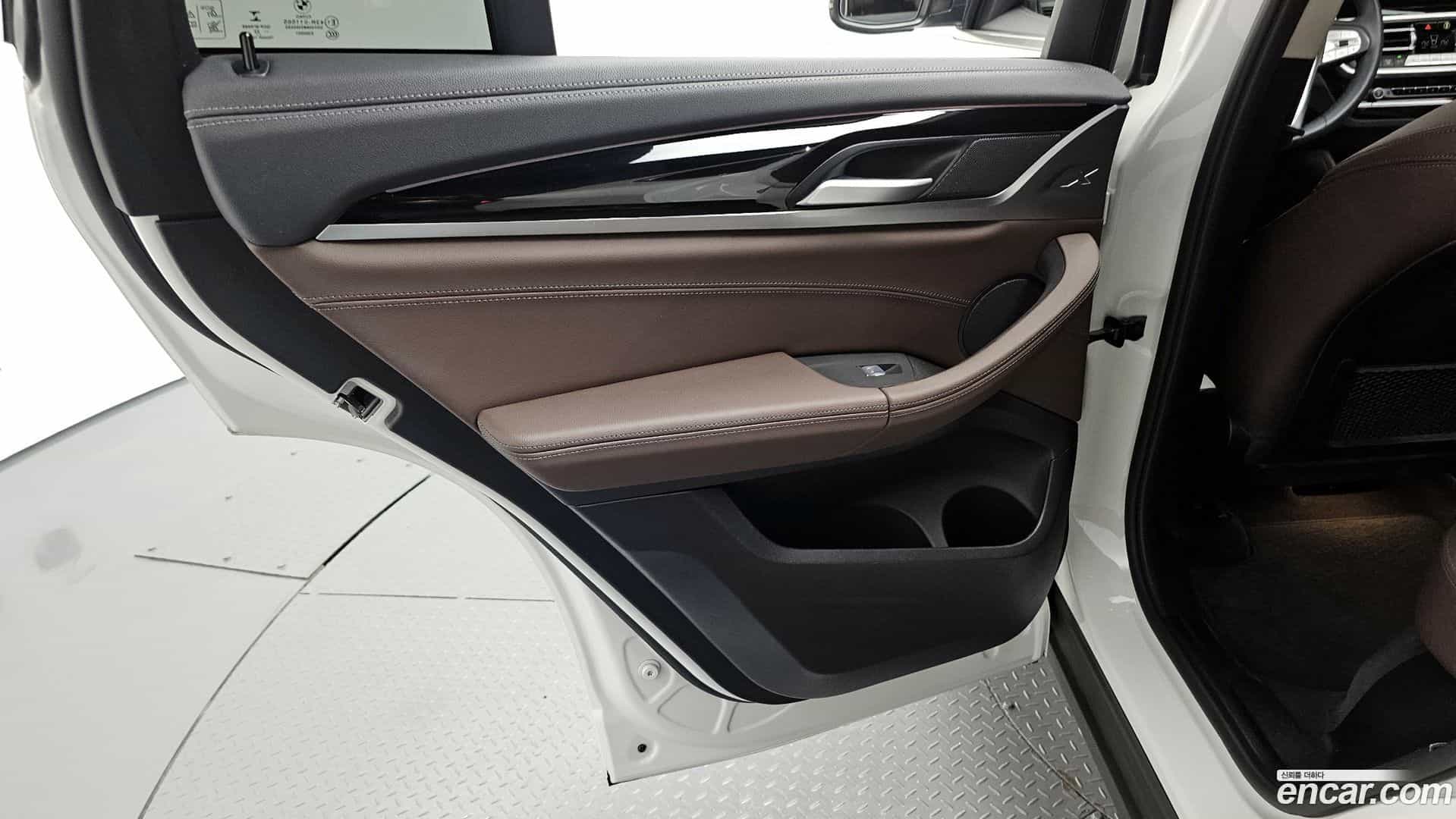 X4 BMW 2023.0-INNER-035