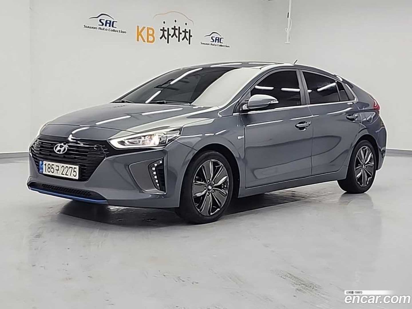 Main__Slider__Photo:Ioniq Hyundai 2017.7-0