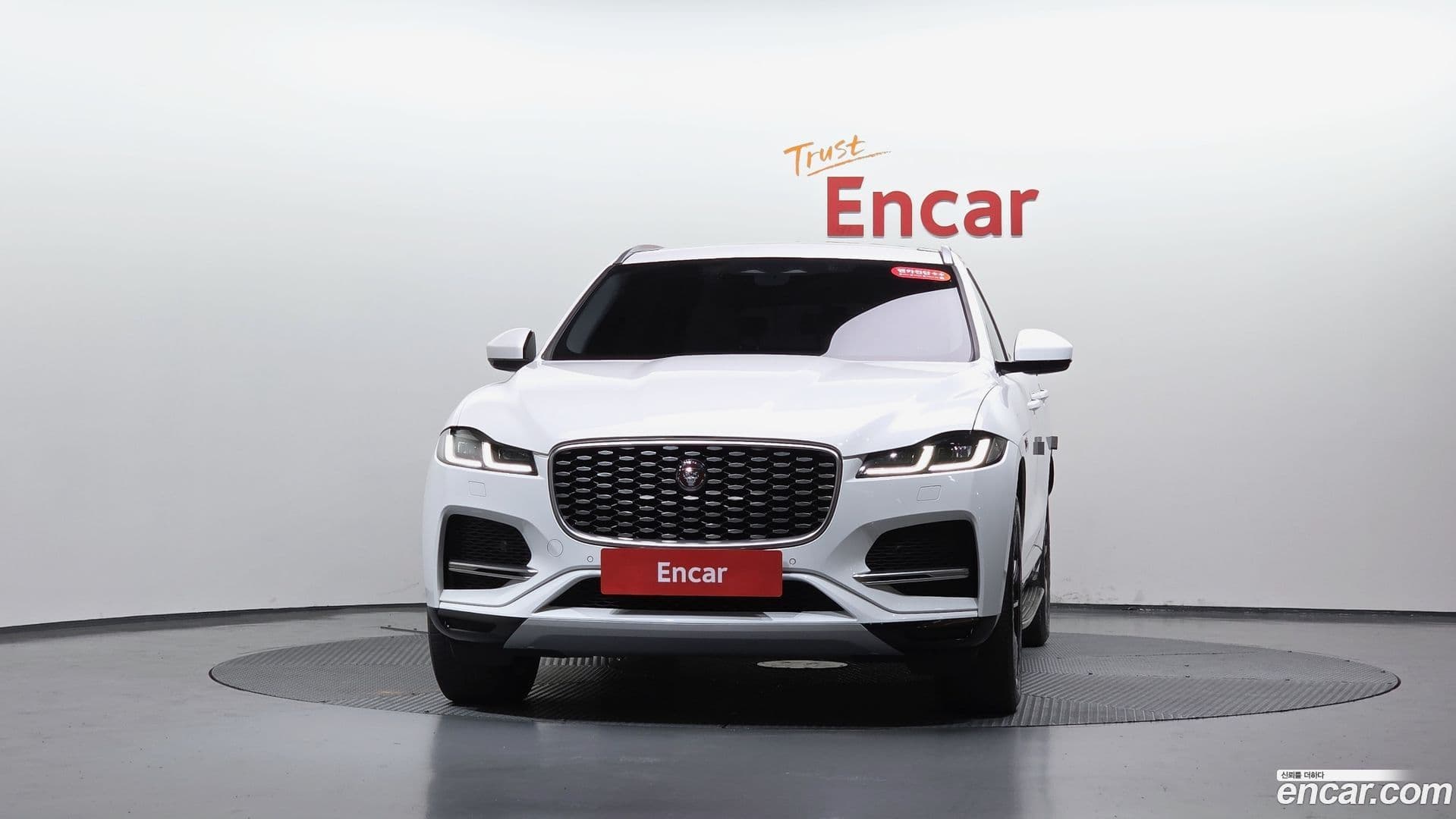 Main__Slider__Photo:F-PACE Jaguar 2022.1-2